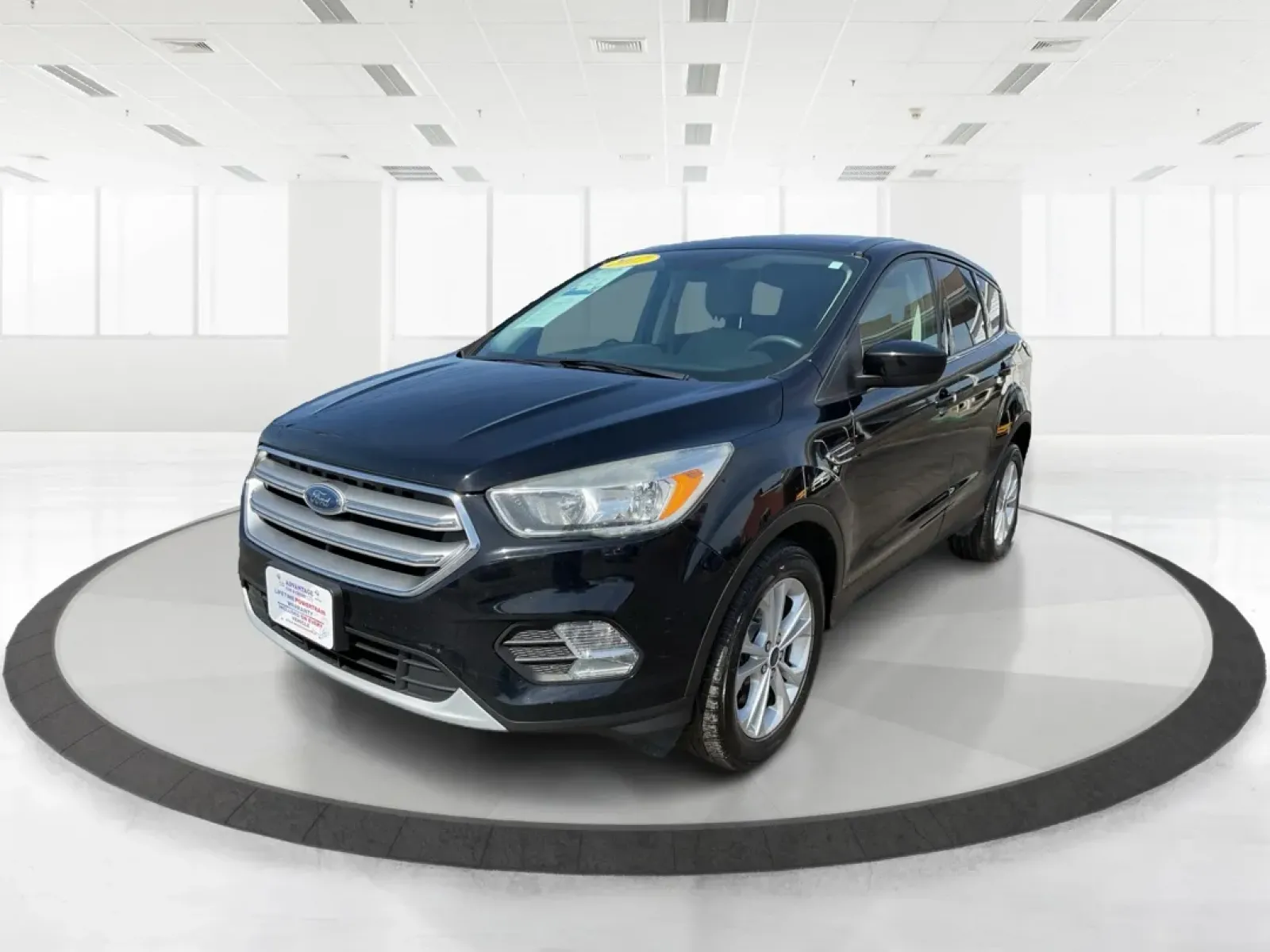 2017 Ford Escape SE (1FMCU0G9XHU) with an EcoBoost 1.5L I-4 gasoline direct injection engine, located at 1230 East Main St, Xenia, OH, 45385, (937) 908-9800, 39.688026, -83.910172 - ### Discover the Adventure of the 2017 Ford Escape SE at Advantage Car and Credit<br /> <br /> If you're seeking a vehicle that perfectly adapts to your active lifestyle, look no further than the 2017 Ford Escape SE, available now at Advantage Car and Credit in Fairborn, OH. Whether you're embarking - Photo#8