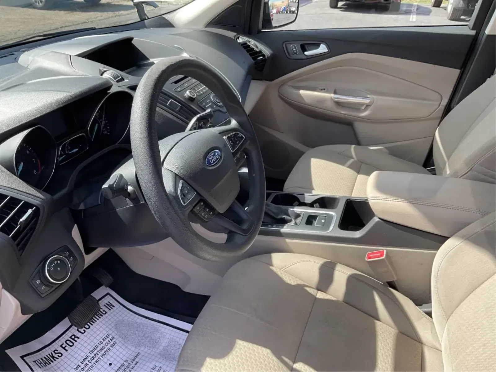 2017 Ford Escape SE (1FMCU0G9XHU) with an EcoBoost 1.5L I-4 gasoline direct injection engine, located at 1230 East Main St, Xenia, OH, 45385, (937) 908-9800, 39.688026, -83.910172 - ### Discover the Adventure of the 2017 Ford Escape SE at Advantage Car and Credit<br /> <br /> If you're seeking a vehicle that perfectly adapts to your active lifestyle, look no further than the 2017 Ford Escape SE, available now at Advantage Car and Credit in Fairborn, OH. Whether you're embarking - Photo#9