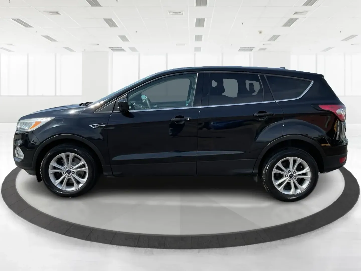 2017 Ford Escape SE (1FMCU0G9XHU) with an EcoBoost 1.5L I-4 gasoline direct injection engine, located at 1184 Kauffman Ave, Fairborn, OH, 45324, (937) 908-9800, 39.807072, -84.030914 - ### Discover the Adventure of the 2017 Ford Escape SE at Advantage Car and Credit<br /> <br /> If you're seeking a vehicle that perfectly adapts to your active lifestyle, look no further than the 2017 Ford Escape SE, available now at Advantage Car and Credit in Fairborn, OH. Whether you're embarking - Photo#5