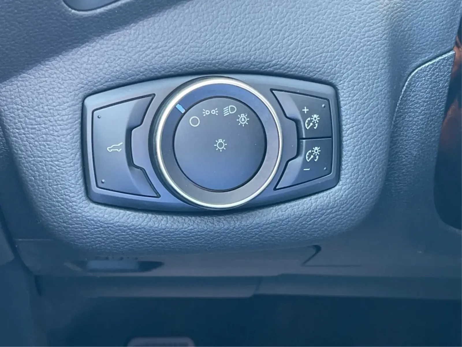 2017 Ford Escape S (1FMCU0F77HU) with an Duratec 2.5L I-4 DOHC engine, located at 1230 East Main St, Xenia, OH, 45385, (937) 908-9800, 39.688026, -83.910172 - **Discover Your Perfect Adventure Partner: 2017 Ford Escape S at Advantage Car and Credit in Fairborn, OH!**<br /> <br /> Are you searching for a dependable vehicle that seamlessly fits into your active lifestyle? Look no further than this 2017 Ford Escape S, designed for adventurers, commuters, and - Photo#17
