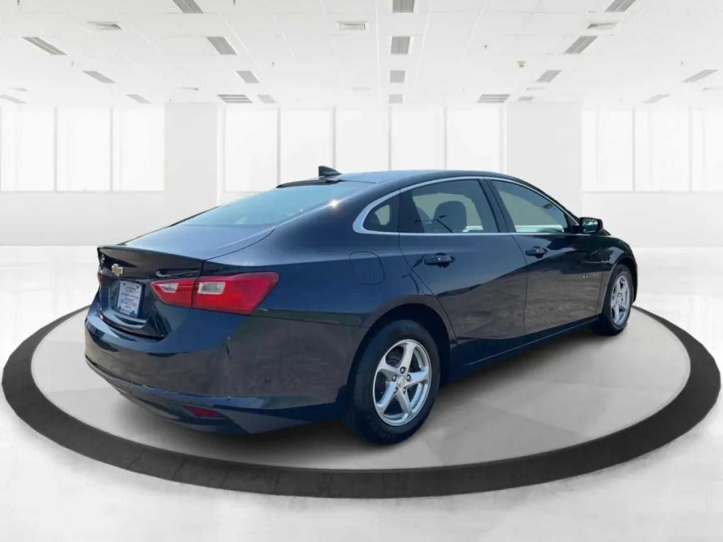 2018 Chevrolet Malibu 1LS (1G1ZB5ST0JF) with an ECOTEC 1.5L I-4 gasoline direct injection engine, located at 8750 N County Rd 25A, Piqua, OH, 45356, (937) 908-9800, 40.164391, -84.232513 - **Experience Unmatched Comfort and Style with the 2018 Chevrolet Malibu at Advantage Car and Credit in Fairborn, OH!**<br /> <br /> Are you in the market for a dependable sedan that effortlessly balances style, comfort, and cutting-edge technology? Look no further than the stunning 2018 Chevrolet Ma - Photo#2