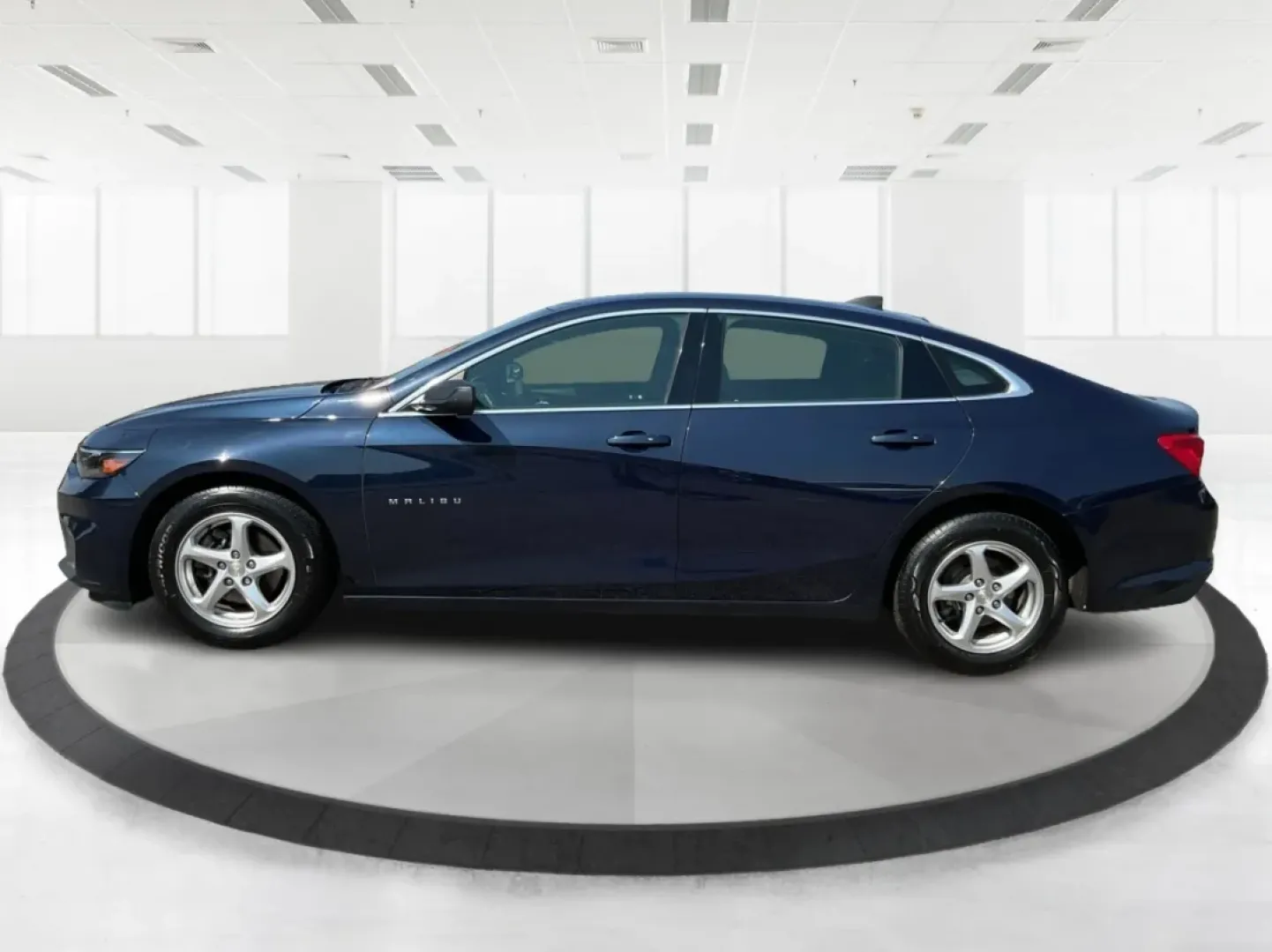 2018 Chevrolet Malibu 1LS (1G1ZB5ST0JF) with an ECOTEC 1.5L I-4 gasoline direct injection engine, located at 8750 N County Rd 25A, Piqua, OH, 45356, (937) 908-9800, 40.164391, -84.232513 - **Experience Unmatched Comfort and Style with the 2018 Chevrolet Malibu at Advantage Car and Credit in Fairborn, OH!**<br /> <br /> Are you in the market for a dependable sedan that effortlessly balances style, comfort, and cutting-edge technology? Look no further than the stunning 2018 Chevrolet Ma - Photo#5