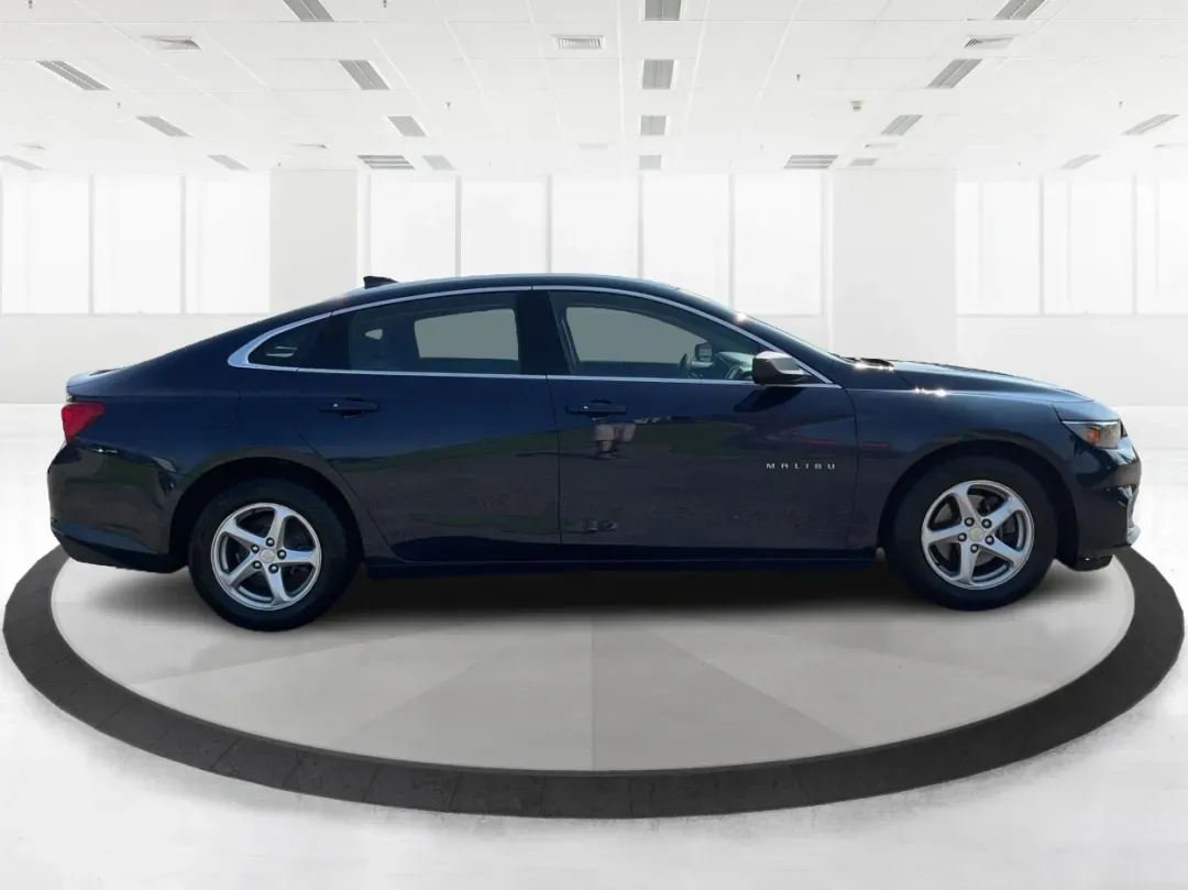 2018 Chevrolet Malibu 1LS (1G1ZB5ST0JF) with an ECOTEC 1.5L I-4 gasoline direct injection engine, located at 880 E. National Road, Vandalia, OH, 45377, (937) 908-9800, 39.891918, -84.183594 - **Experience Unmatched Comfort and Style with the 2018 Chevrolet Malibu at Advantage Car and Credit in Fairborn, OH!**<br /> <br /> Are you in the market for a dependable sedan that effortlessly balances style, comfort, and cutting-edge technology? Look no further than the stunning 2018 Chevrolet Ma - Photo#1