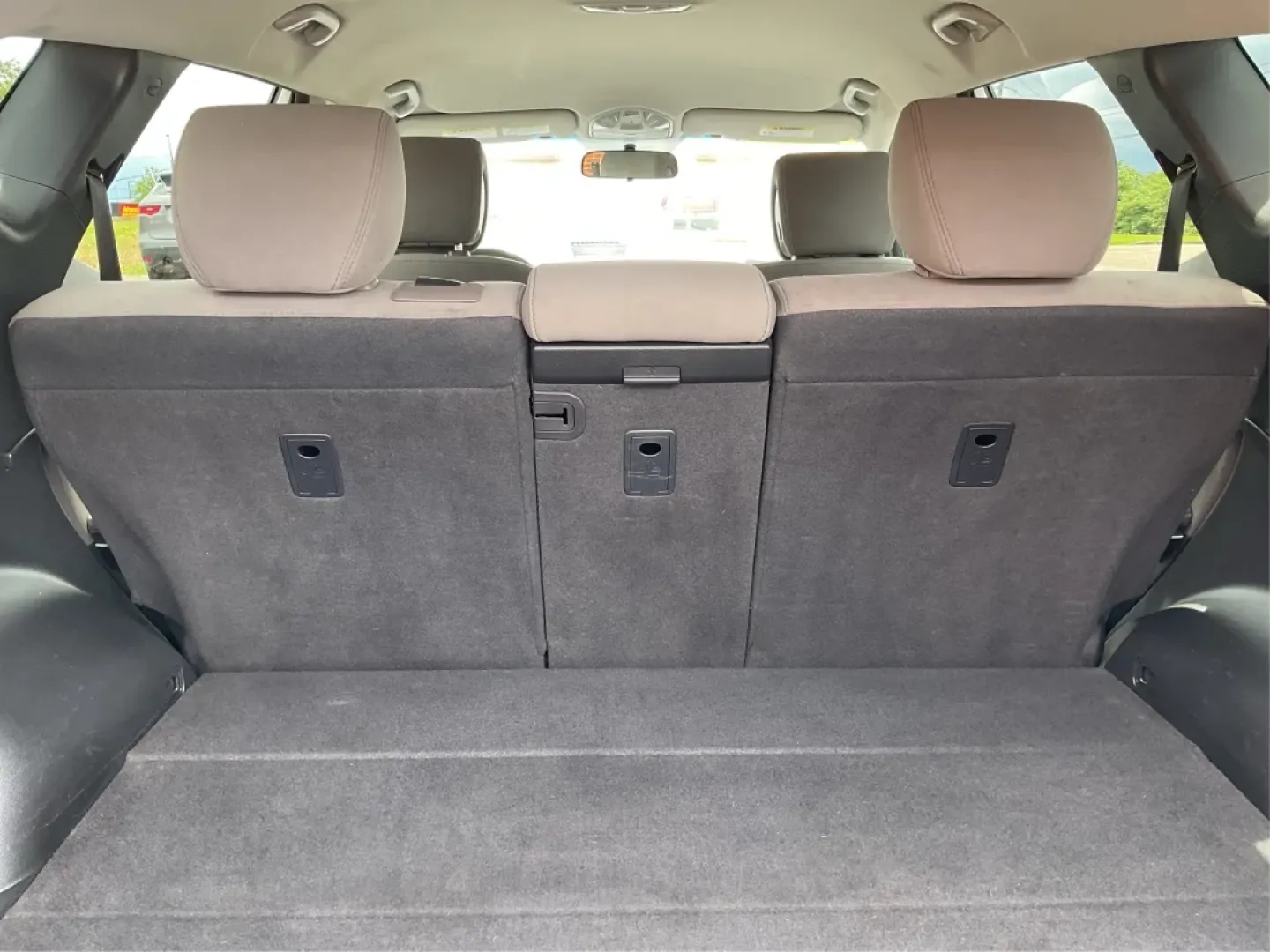 2017 Hyundai Santa Fe 2.4L (5NMZTDLB4HH) with an Theta II 2.4L I-4 gasoline direct injection engine, located at 1184 Kauffman Ave, Fairborn, OH, 45324, (937) 908-9800, 39.807072, -84.030914 - **Discover Your Next Adventure with the 2017 Hyundai Santa Fe Sport at Advantage Car and Credit!**<br /> <br /> Are you ready to elevate your lifestyle and embrace the adventures waiting for you? Whether you're a growing family in need of space, a daily commuter looking for comfort, or an outdoor en - Photo#12