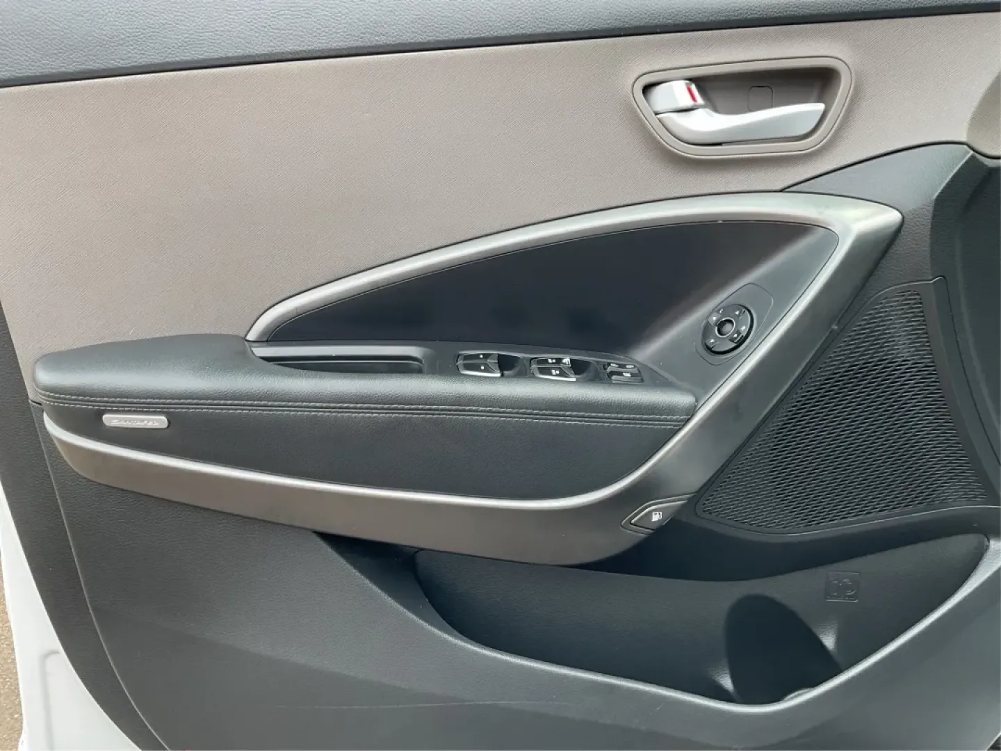 2017 Hyundai Santa Fe 2.4L (5NMZTDLB4HH) with an Theta II 2.4L I-4 gasoline direct injection engine, located at 1184 Kauffman Ave, Fairborn, OH, 45324, (937) 908-9800, 39.807072, -84.030914 - **Discover Your Next Adventure with the 2017 Hyundai Santa Fe Sport at Advantage Car and Credit!**<br /> <br /> Are you ready to elevate your lifestyle and embrace the adventures waiting for you? Whether you're a growing family in need of space, a daily commuter looking for comfort, or an outdoor en - Photo#17