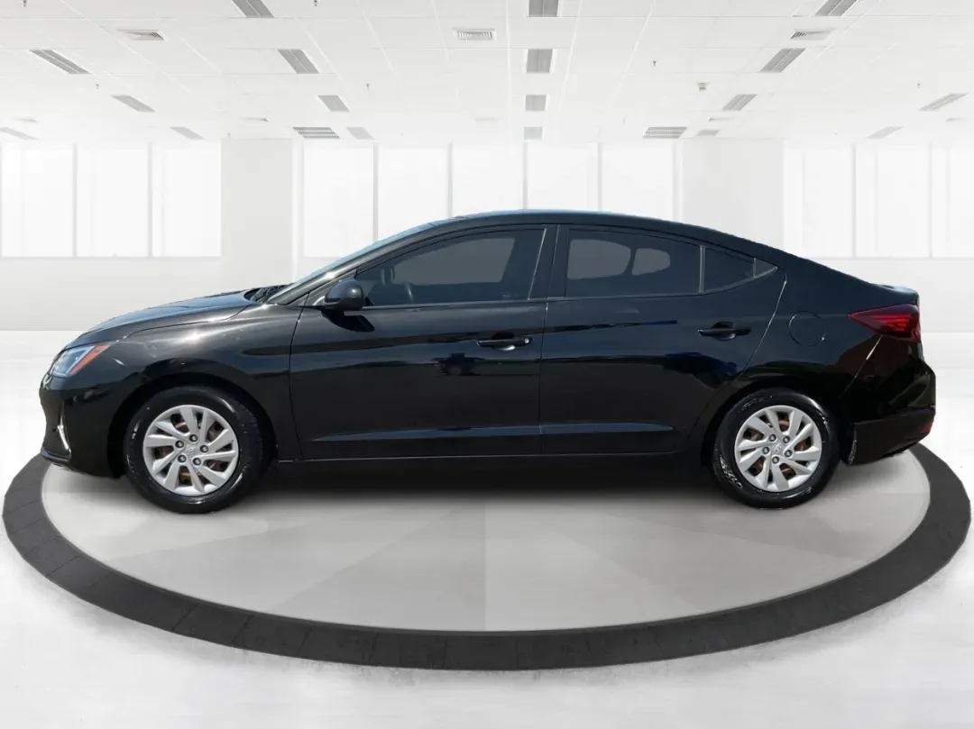 2019 Hyundai Elantra SE (5NPD74LF7KH) with an Nu 2L I-4 DOHC engine, located at 1951 S Dayton Lakeview Rd., New Carlisle, OH, 45344, (937) 908-9800, 39.890999, -84.050255 - 2019 Hyundai Elantra SE - Photo#5