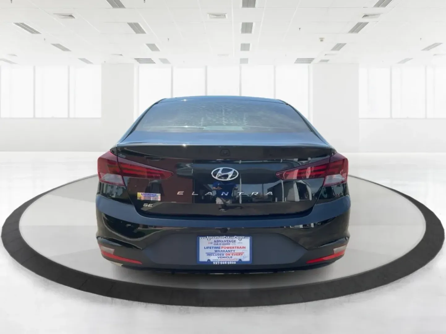 2019 Hyundai Elantra SE (5NPD74LF7KH) with an Nu 2L I-4 DOHC engine, located at 1230 East Main St, Xenia, OH, 45385, (937) 908-9800, 39.688026, -83.910172 - **Unlock Your Adventure with the 2019 Hyundai Elantra SE at Advantage Car and Credit!**<br /> <br /> Are you ready to elevate your daily commute or embark on weekend road trips in style? This 2019 Hyundai Elantra SE is the perfect blend of practicality and sophistication, making it an outstanding ch - Photo#3