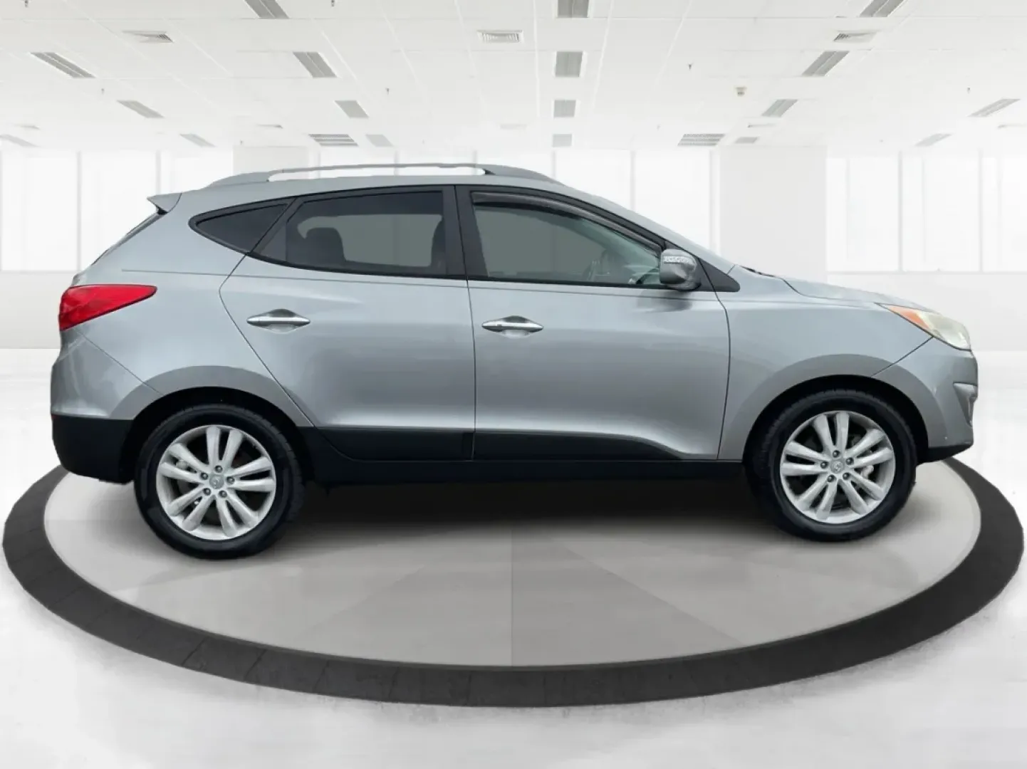 2013 Hyundai Tucson Limited (KM8JUCAC4DU) with an 2.4L L4 DOHC 16V engine, 6-Speed Automatic transmission, located at 4508 South Dixie Dr, Moraine, OH, 45439, (937) 908-9800, 39.689976, -84.218452 - **Discover Your New Adventure Vehicle: 2013 Hyundai Tucson Limited at Advantage Car and Credit!** <br /> <br /> Are you searching for the perfect SUV that combines style, comfort, and versatility? Look no further than this striking 2013 Hyundai Tucson Limited, located right here at Advantage Car an - Photo#1