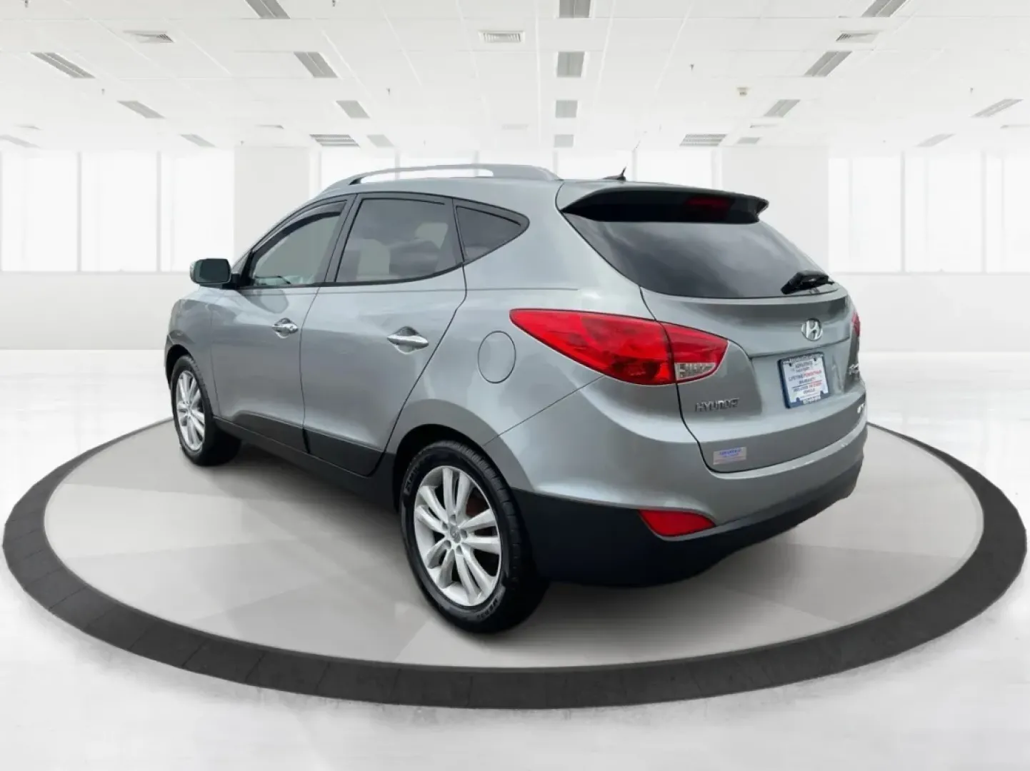 2013 Hyundai Tucson Limited (KM8JUCAC4DU) with an 2.4L L4 DOHC 16V engine, 6-Speed Automatic transmission, located at 4508 South Dixie Dr, Moraine, OH, 45439, (937) 908-9800, 39.689976, -84.218452 - **Discover Your New Adventure Vehicle: 2013 Hyundai Tucson Limited at Advantage Car and Credit!** <br /> <br /> Are you searching for the perfect SUV that combines style, comfort, and versatility? Look no further than this striking 2013 Hyundai Tucson Limited, located right here at Advantage Car an - Photo#3