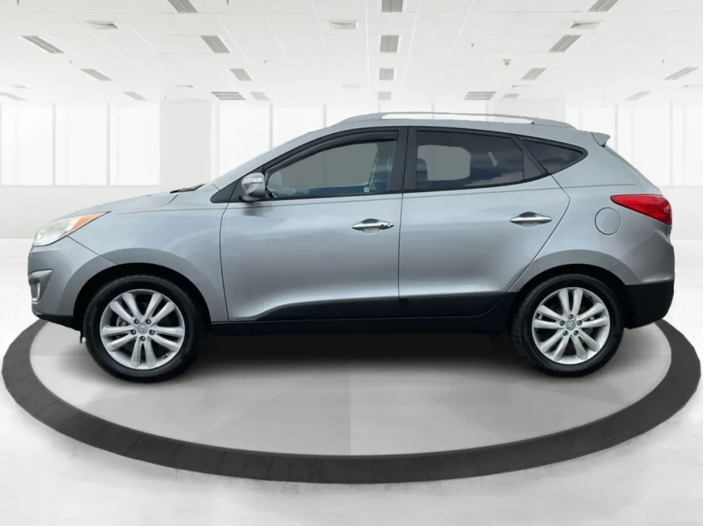 2013 Hyundai Tucson Limited (KM8JUCAC4DU) with an 2.4L L4 DOHC 16V engine, 6-Speed Automatic transmission, located at 4508 South Dixie Dr, Moraine, OH, 45439, (937) 908-9800, 39.689976, -84.218452 - **Discover Your New Adventure Vehicle: 2013 Hyundai Tucson Limited at Advantage Car and Credit!** <br /> <br /> Are you searching for the perfect SUV that combines style, comfort, and versatility? Look no further than this striking 2013 Hyundai Tucson Limited, located right here at Advantage Car an - Photo#4