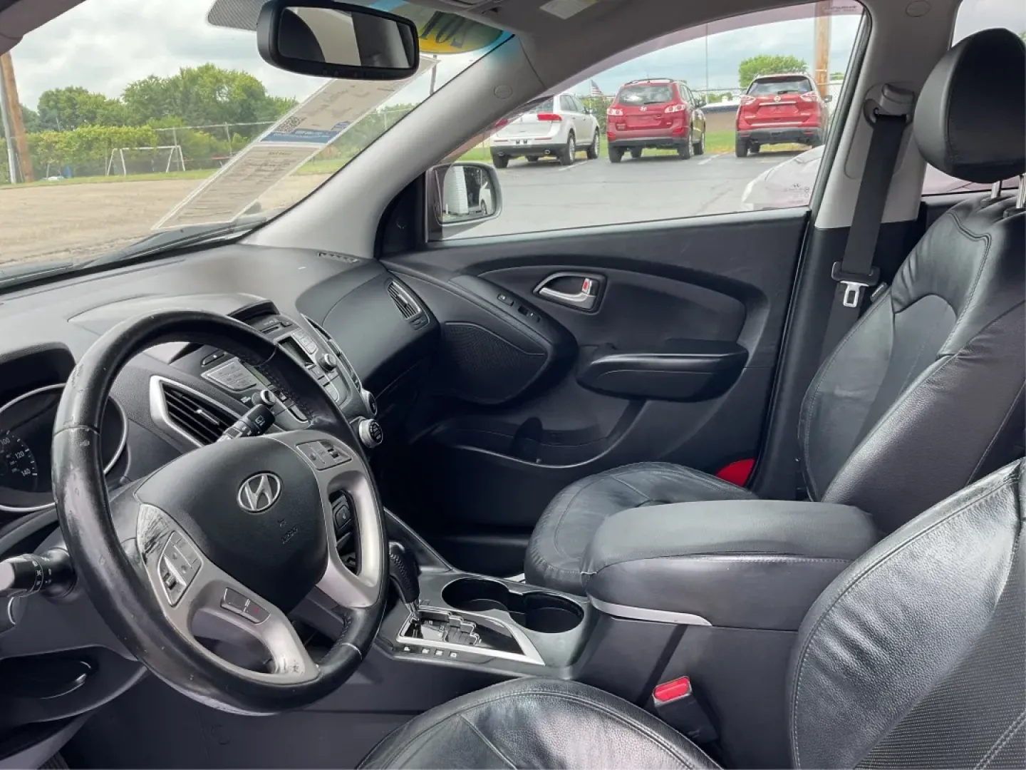 2013 Hyundai Tucson Limited (KM8JUCAC4DU) with an 2.4L L4 DOHC 16V engine, 6-Speed Automatic transmission, located at 4508 South Dixie Dr, Moraine, OH, 45439, (937) 908-9800, 39.689976, -84.218452 - **Discover Your New Adventure Vehicle: 2013 Hyundai Tucson Limited at Advantage Car and Credit!** <br /> <br /> Are you searching for the perfect SUV that combines style, comfort, and versatility? Look no further than this striking 2013 Hyundai Tucson Limited, located right here at Advantage Car an - Photo#8