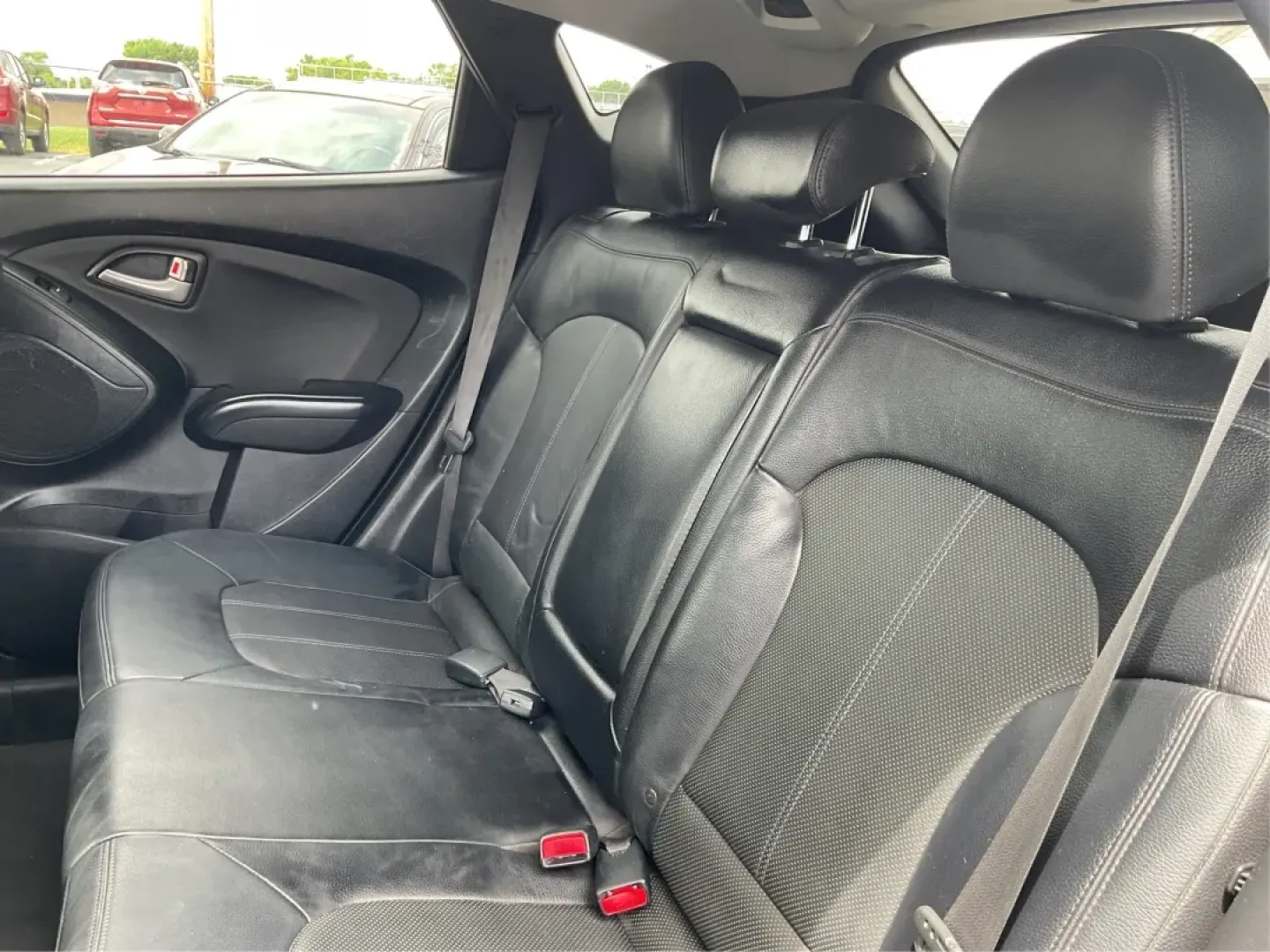 2013 Hyundai Tucson Limited (KM8JUCAC4DU) with an 2.4L L4 DOHC 16V engine, 6-Speed Automatic transmission, located at 4508 South Dixie Dr, Moraine, OH, 45439, (937) 908-9800, 39.689976, -84.218452 - **Discover Your New Adventure Vehicle: 2013 Hyundai Tucson Limited at Advantage Car and Credit!** <br /> <br /> Are you searching for the perfect SUV that combines style, comfort, and versatility? Look no further than this striking 2013 Hyundai Tucson Limited, located right here at Advantage Car an - Photo#9