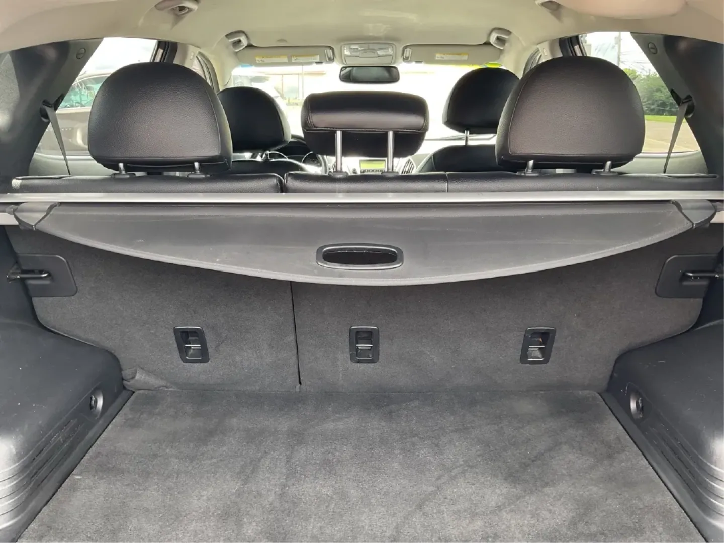 2013 Hyundai Tucson Limited (KM8JUCAC4DU) with an 2.4L L4 DOHC 16V engine, 6-Speed Automatic transmission, located at 4508 South Dixie Dr, Moraine, OH, 45439, (937) 908-9800, 39.689976, -84.218452 - **Discover Your New Adventure Vehicle: 2013 Hyundai Tucson Limited at Advantage Car and Credit!** <br /> <br /> Are you searching for the perfect SUV that combines style, comfort, and versatility? Look no further than this striking 2013 Hyundai Tucson Limited, located right here at Advantage Car an - Photo#11