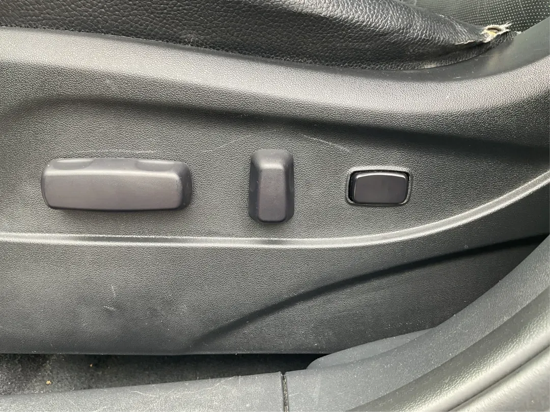 2013 Hyundai Tucson Limited (KM8JUCAC4DU) with an Other engine, located at 4508 South Dixie Dr, Moraine, OH, 45439, (937) 908-9800, 39.689976, -84.218452 - **Discover Your New Adventure Vehicle: 2013 Hyundai Tucson Limited at Advantage Car and Credit!** <br /> <br /> Are you searching for the perfect SUV that combines style, comfort, and versatility? Look no further than this striking 2013 Hyundai Tucson Limited, located right here at Advantage Car an - Photo#16