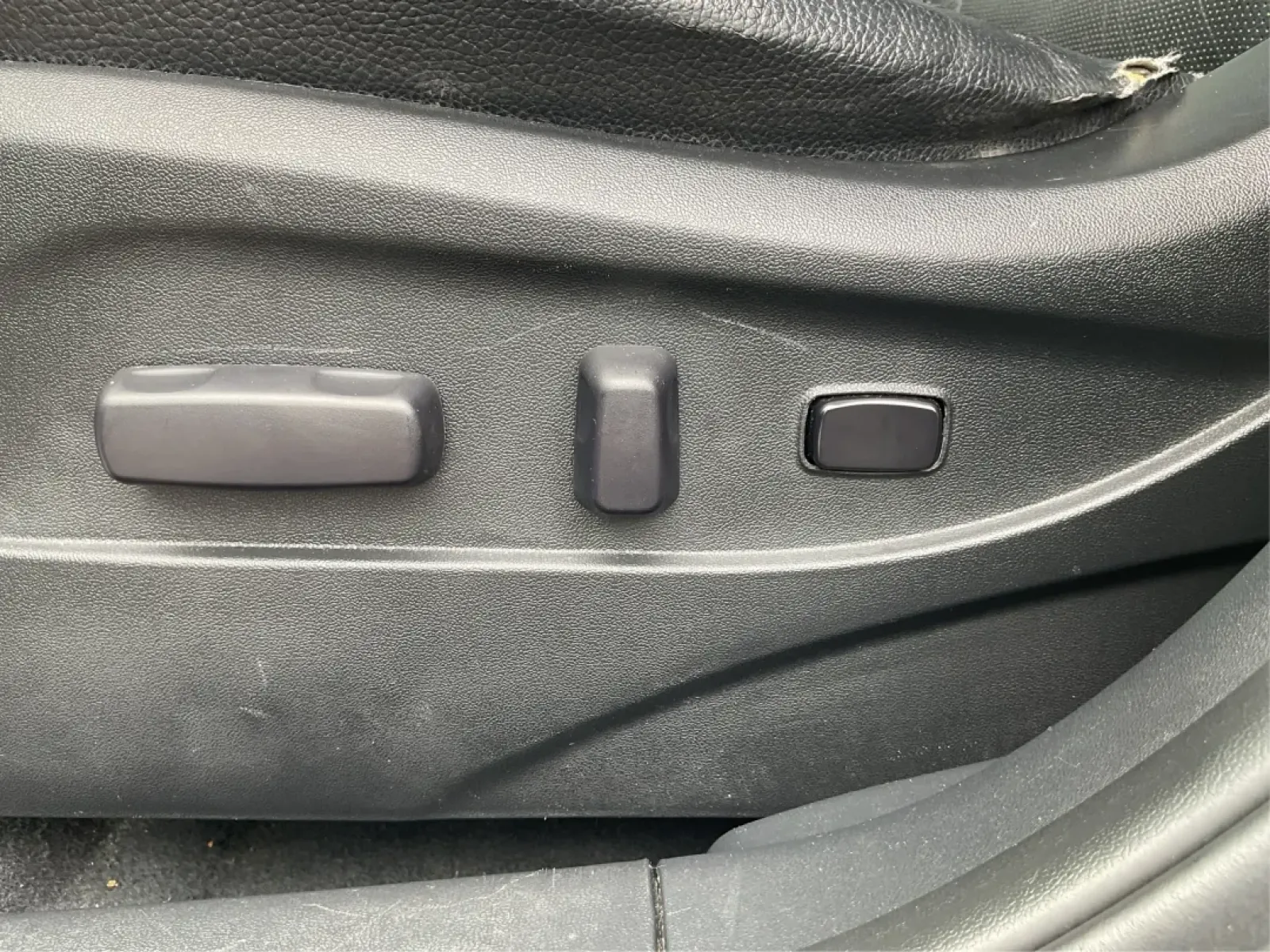 2013 Hyundai Tucson Limited (KM8JUCAC4DU) with an Other engine, located at 1230 East Main St, Xenia, OH, 45385, (937) 908-9800, 39.688026, -83.910172 - **Discover Your New Adventure Vehicle: 2013 Hyundai Tucson Limited at Advantage Car and Credit!** <br /> <br /> Are you searching for the perfect SUV that combines style, comfort, and versatility? Look no further than this striking 2013 Hyundai Tucson Limited, located right here at Advantage Car an - Photo#15