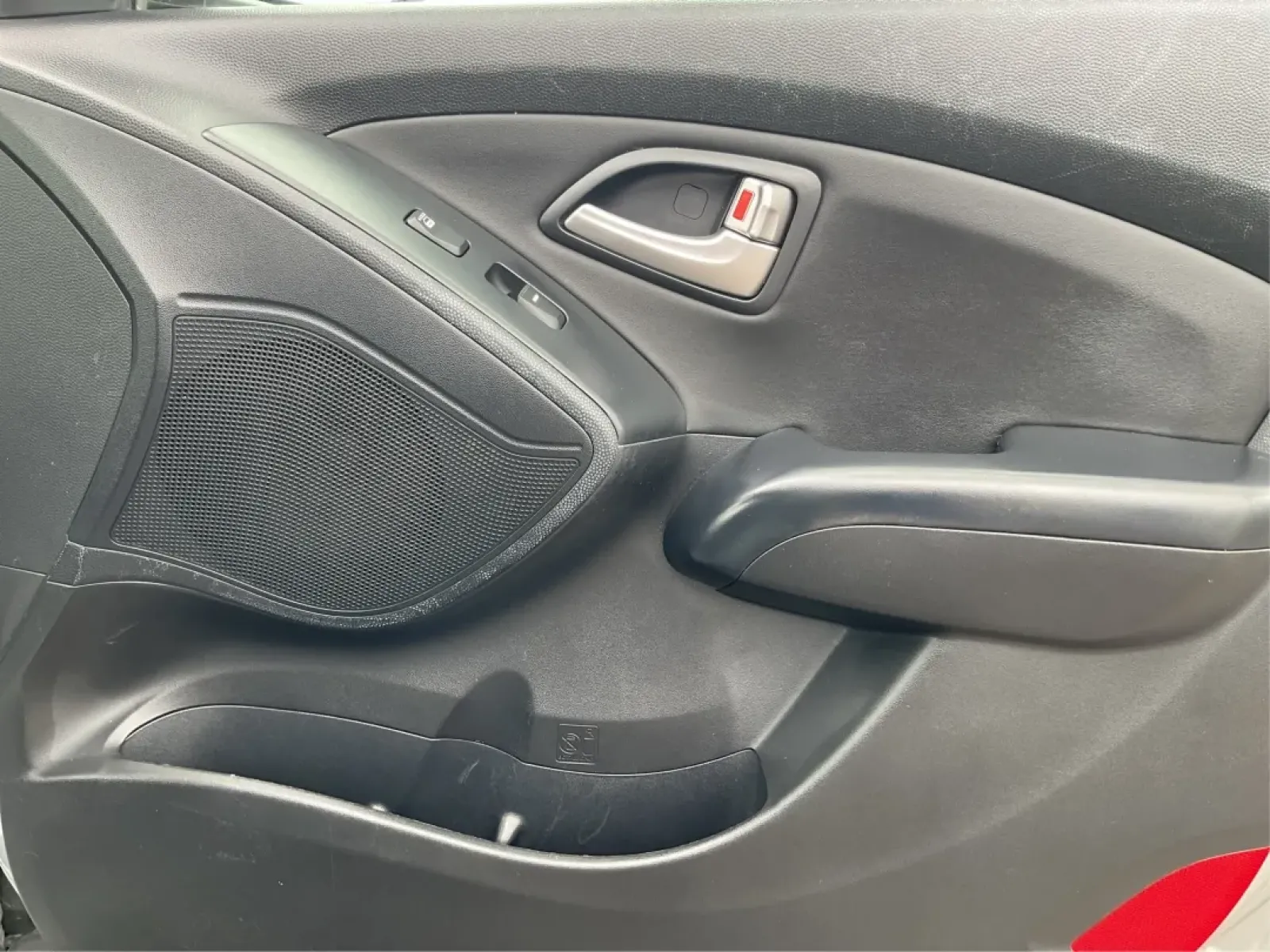 2013 Hyundai Tucson Limited (KM8JUCAC4DU) with an Other engine, located at 1230 East Main St, Xenia, OH, 45385, (937) 908-9800, 39.688026, -83.910172 - **Discover Your New Adventure Vehicle: 2013 Hyundai Tucson Limited at Advantage Car and Credit!** <br /> <br /> Are you searching for the perfect SUV that combines style, comfort, and versatility? Look no further than this striking 2013 Hyundai Tucson Limited, located right here at Advantage Car an - Photo#17