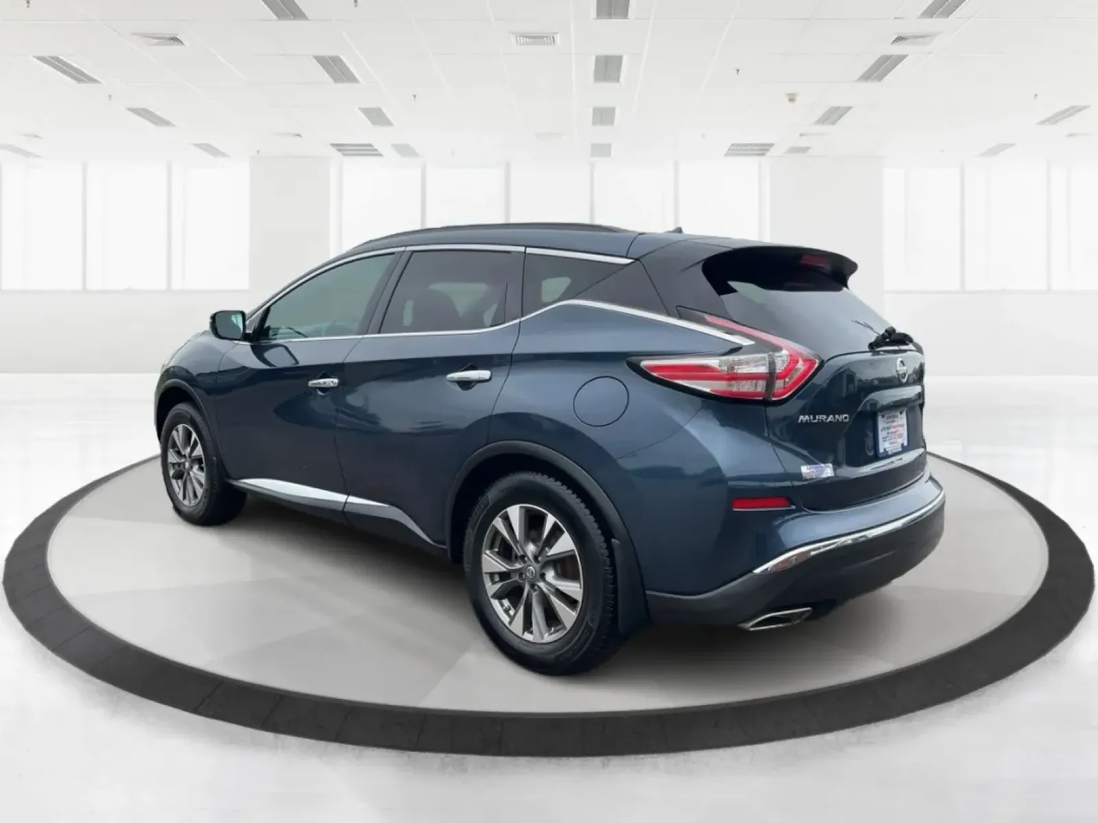 2015 Nissan Murano SV (5N1AZ2MH9FN) with an 3.5L V-6 DOHC engine, located at 1230 East Main St, Xenia, OH, 45385, (937) 908-9800, 39.688026, -83.910172 - Are you ready to elevate your family adventures or daily commutes? The 2015 Nissan Murano SV is the perfect vehicle to transform your driving experience! With its spacious interior and modern features, this SUV is designed for those who crave comfort and versatility, making it ideal for both busy fa - Photo#4