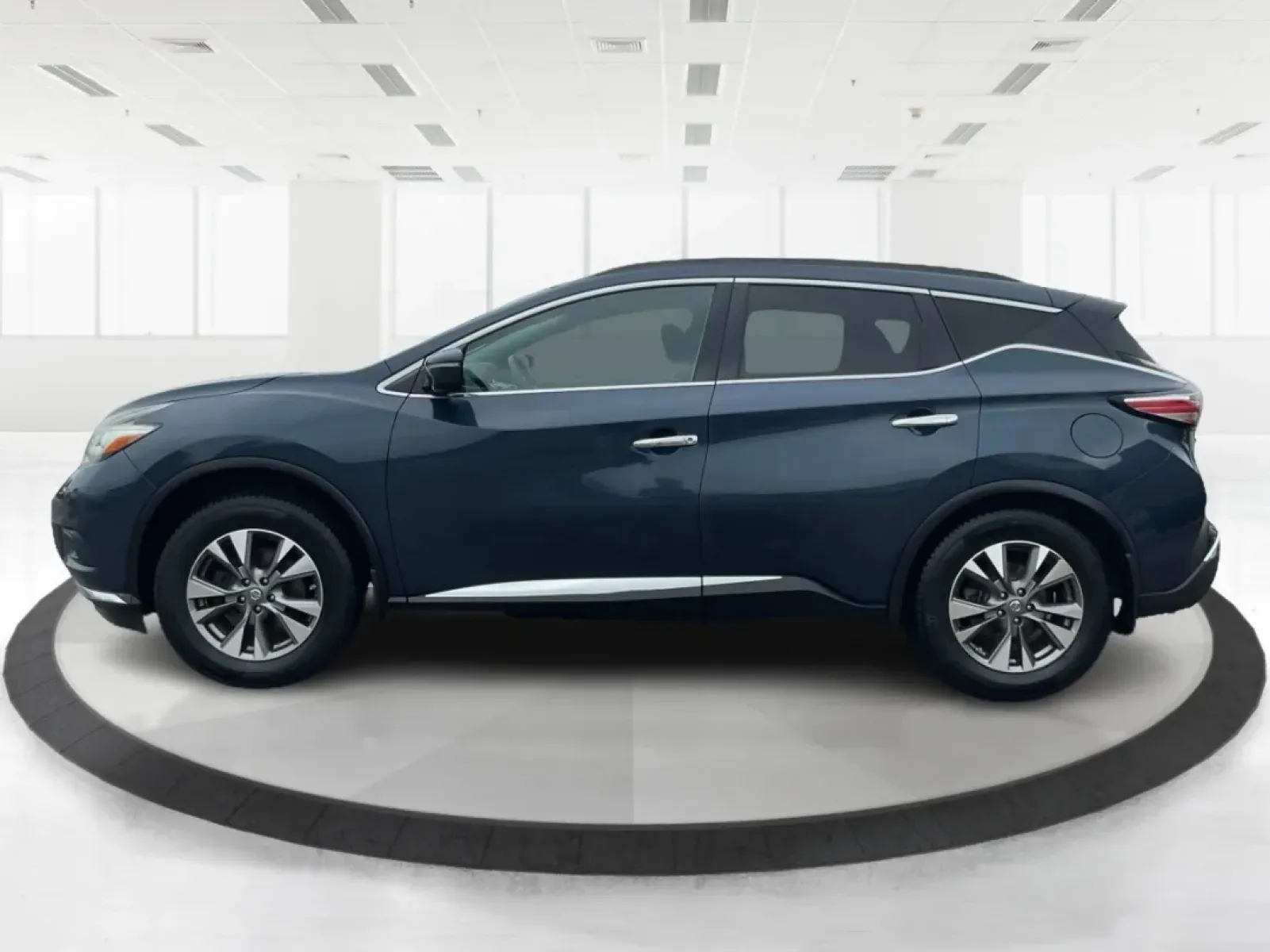 2015 Nissan Murano SV (5N1AZ2MH9FN) with an 3.5L V-6 DOHC engine, located at 1230 East Main St, Xenia, OH, 45385, (937) 908-9800, 39.688026, -83.910172 - Are you ready to elevate your family adventures or daily commutes? The 2015 Nissan Murano SV is the perfect vehicle to transform your driving experience! With its spacious interior and modern features, this SUV is designed for those who crave comfort and versatility, making it ideal for both busy fa - Photo#5