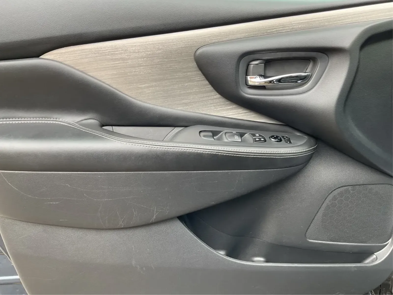 2015 Nissan Murano SV (5N1AZ2MH9FN) with an 3.5L V-6 DOHC engine, located at 1230 East Main St, Xenia, OH, 45385, (937) 908-9800, 39.688026, -83.910172 - Are you ready to elevate your family adventures or daily commutes? The 2015 Nissan Murano SV is the perfect vehicle to transform your driving experience! With its spacious interior and modern features, this SUV is designed for those who crave comfort and versatility, making it ideal for both busy fa - Photo#17