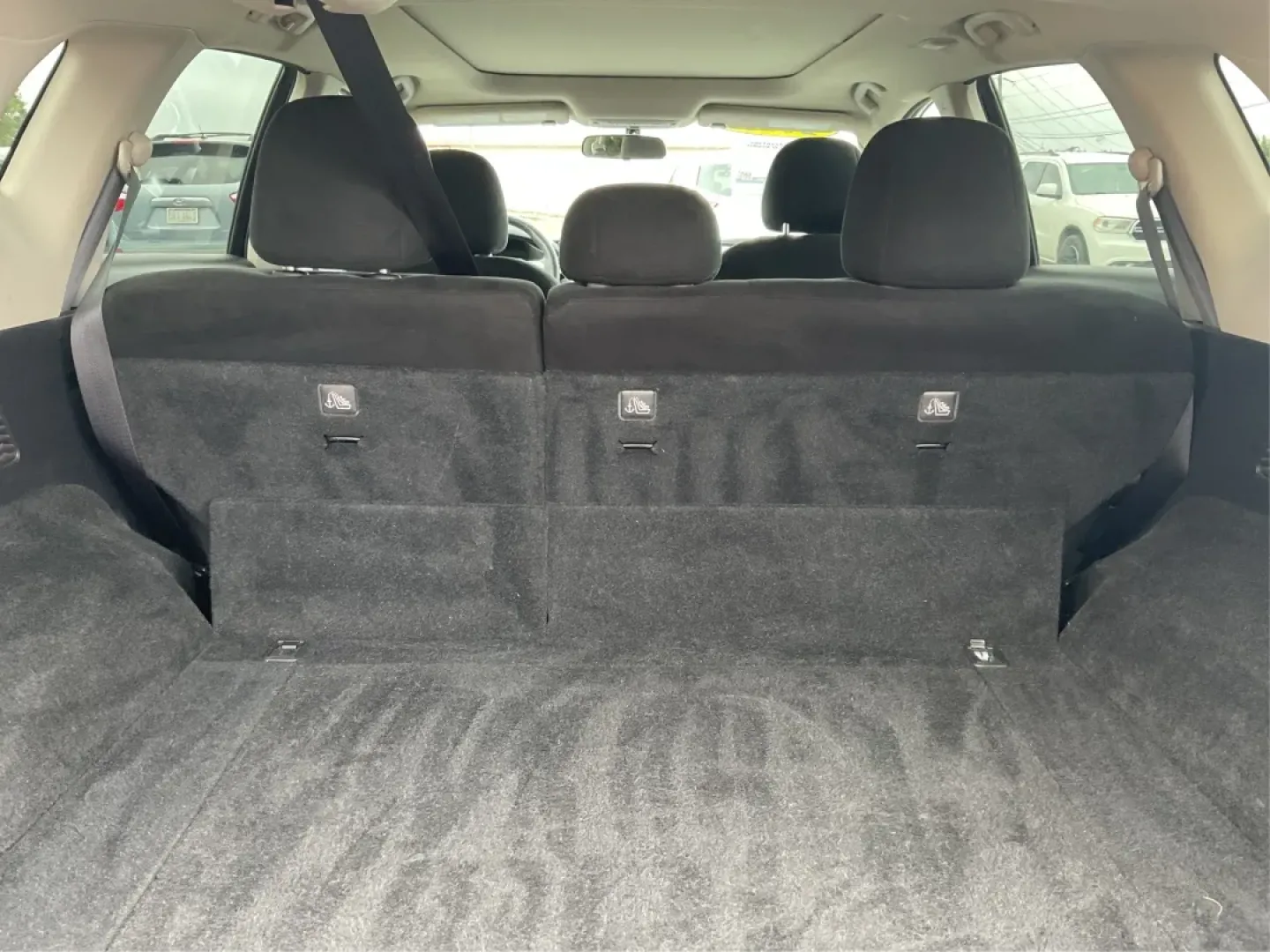 2015 Nissan Murano SV (5N1AZ2MH9FN) with an 3.5L V-6 DOHC engine, located at 1184 Kauffman Ave, Fairborn, OH, 45324, (937) 908-9800, 39.807072, -84.030914 - Are you ready to elevate your family adventures or daily commutes? The 2015 Nissan Murano SV is the perfect vehicle to transform your driving experience! With its spacious interior and modern features, this SUV is designed for those who crave comfort and versatility, making it ideal for both busy fa - Photo#11