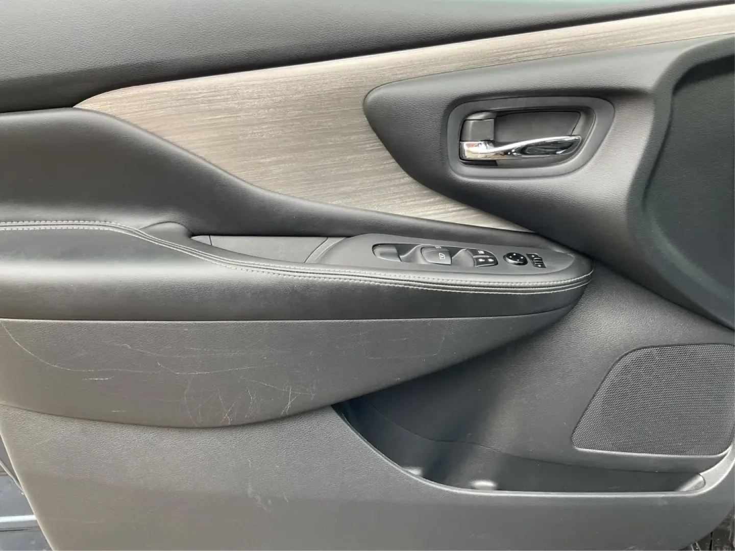 2015 Nissan Murano SV (5N1AZ2MH9FN) with an 3.5L V-6 DOHC engine, located at 1184 Kauffman Ave, Fairborn, OH, 45324, (937) 908-9800, 39.807072, -84.030914 - Are you ready to elevate your family adventures or daily commutes? The 2015 Nissan Murano SV is the perfect vehicle to transform your driving experience! With its spacious interior and modern features, this SUV is designed for those who crave comfort and versatility, making it ideal for both busy fa - Photo#17