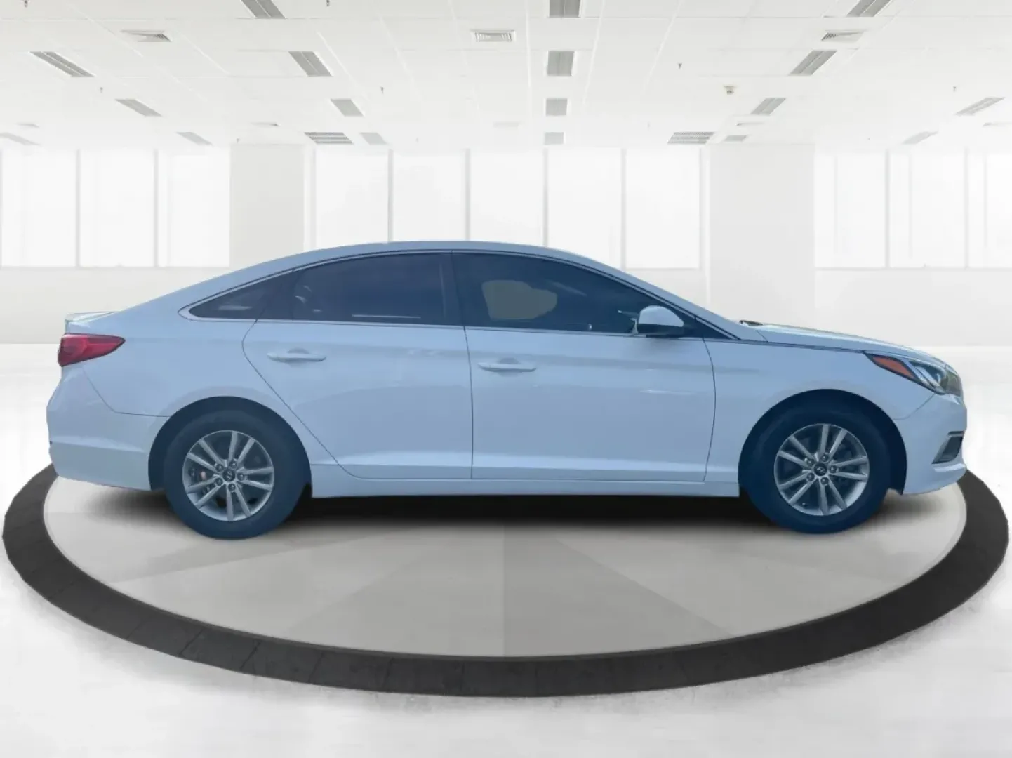 2017 Hyundai Sonata Base (5NPE24AF6HH) with an Other engine, located at 401 Woodman Dr, Riverside, OH, 45431, (937) 908-9800, 39.760899, -84.123421 - **Experience Comfort and Reliability with the 2017 Hyundai Sonata at Advantage Car and Credit!**<br /> <br /> Are you looking for a dependable sedan that seamlessly fits into your active lifestyle? Whether you're commuting to work, running errands around Fairborn, or making weekend getaways with fri - Photo#1