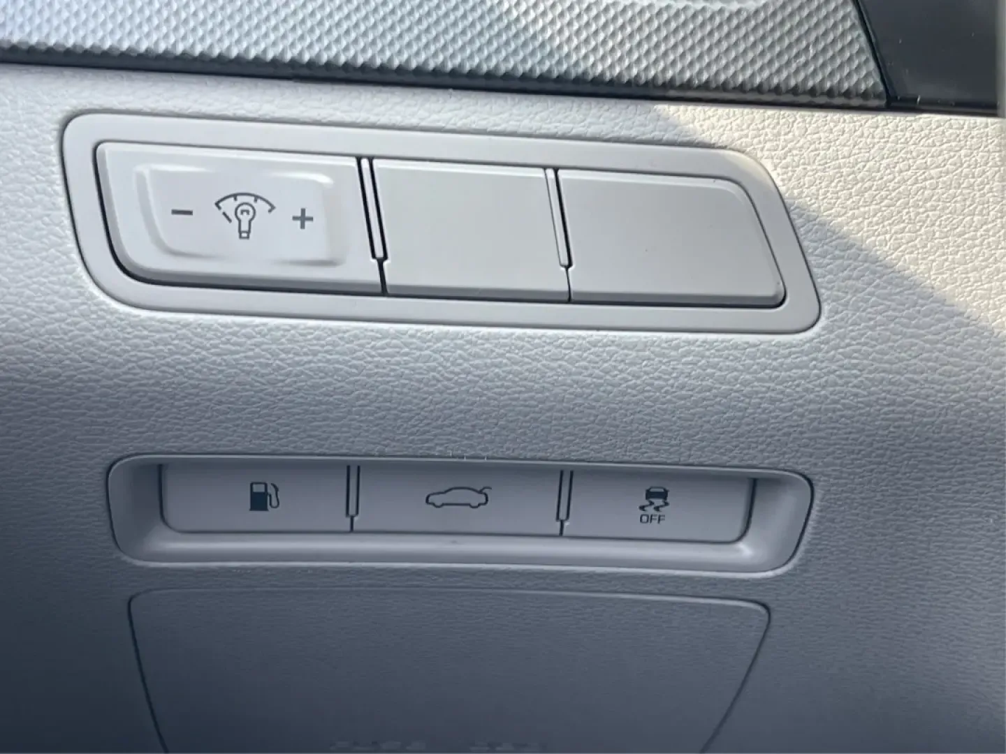 2017 Hyundai Sonata Base (5NPE24AF6HH) with an Other engine, located at 401 Woodman Dr, Riverside, OH, 45431, (937) 908-9800, 39.760899, -84.123421 - **Experience Comfort and Reliability with the 2017 Hyundai Sonata at Advantage Car and Credit!**<br /> <br /> Are you looking for a dependable sedan that seamlessly fits into your active lifestyle? Whether you're commuting to work, running errands around Fairborn, or making weekend getaways with fri - Photo#17