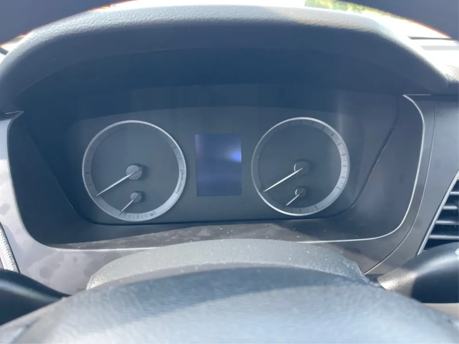 2017 Hyundai Sonata Base (5NPE24AF6HH) with an Other engine, located at 1230 East Main St, Xenia, OH, 45385, (937) 908-9800, 39.688026, -83.910172 - **Experience Comfort and Reliability with the 2017 Hyundai Sonata at Advantage Car and Credit!**<br /> <br /> Are you looking for a dependable sedan that seamlessly fits into your active lifestyle? Whether you're commuting to work, running errands around Fairborn, or making weekend getaways with fri - Photo#15