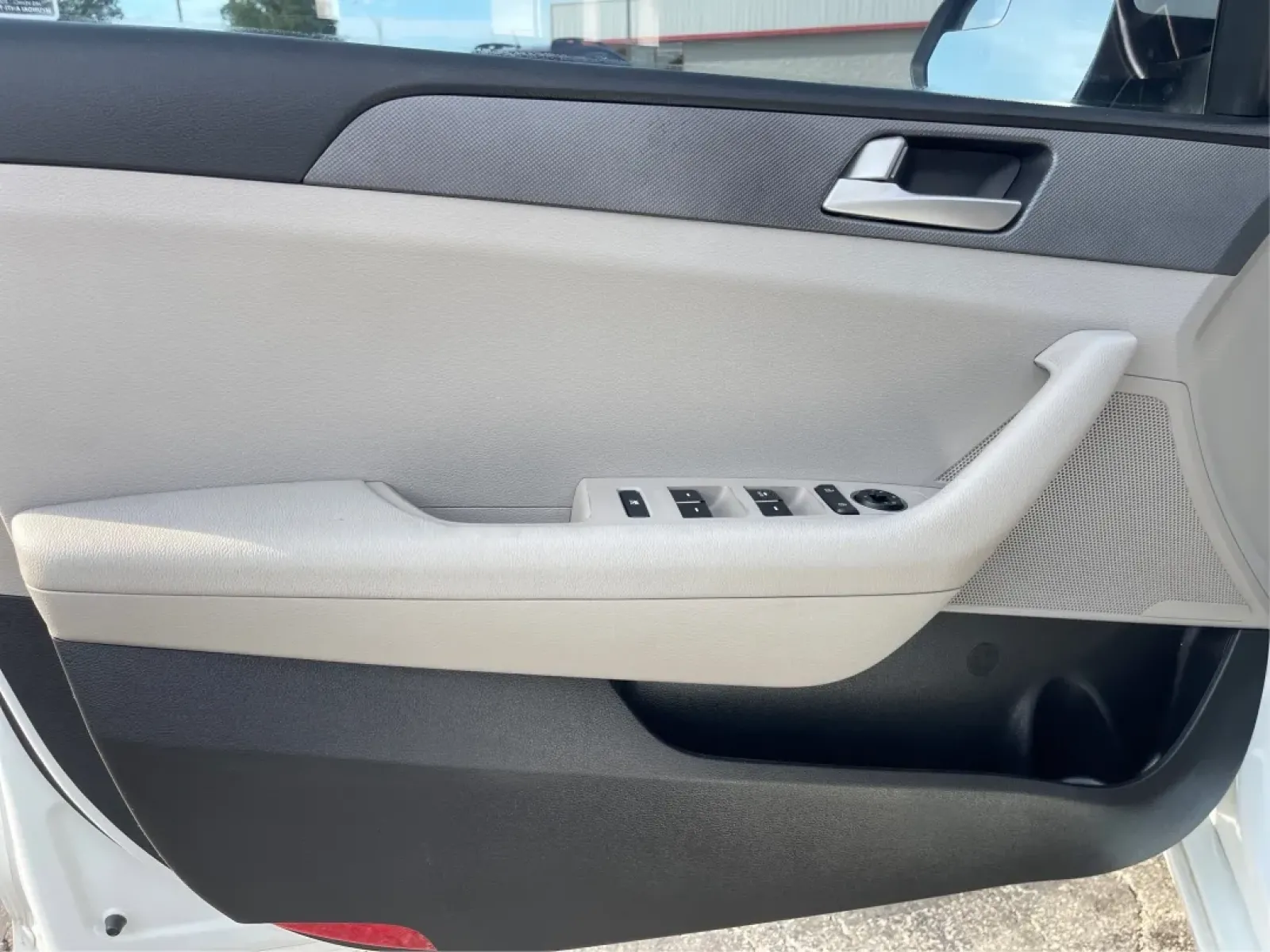 2017 Hyundai Sonata Base (5NPE24AF6HH) with an Other engine, located at 1230 East Main St, Xenia, OH, 45385, (937) 908-9800, 39.688026, -83.910172 - **Experience Comfort and Reliability with the 2017 Hyundai Sonata at Advantage Car and Credit!**<br /> <br /> Are you looking for a dependable sedan that seamlessly fits into your active lifestyle? Whether you're commuting to work, running errands around Fairborn, or making weekend getaways with fri - Photo#19