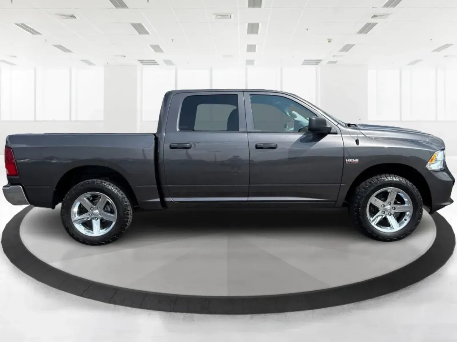 2017 Ram 1500 Express Crew Cab 4x4 5'7 Box (3C6RR7KTXHG) with an Other engine, located at 1230 East Main St, Xenia, OH, 45385, (937) 908-9800, 39.688026, -83.910172 - ### Unleash Your Adventurous Spirit with the 2017 Ram 1500 at Advantage Car and Credit - Xenia!<br /> <br /> Are you ready to elevate your driving experience? Whether you're tackling the daily commute, embarking on family road trips, or conquering weekend adventures, the 2017 Ram 1500 Express Crew C - Photo#1