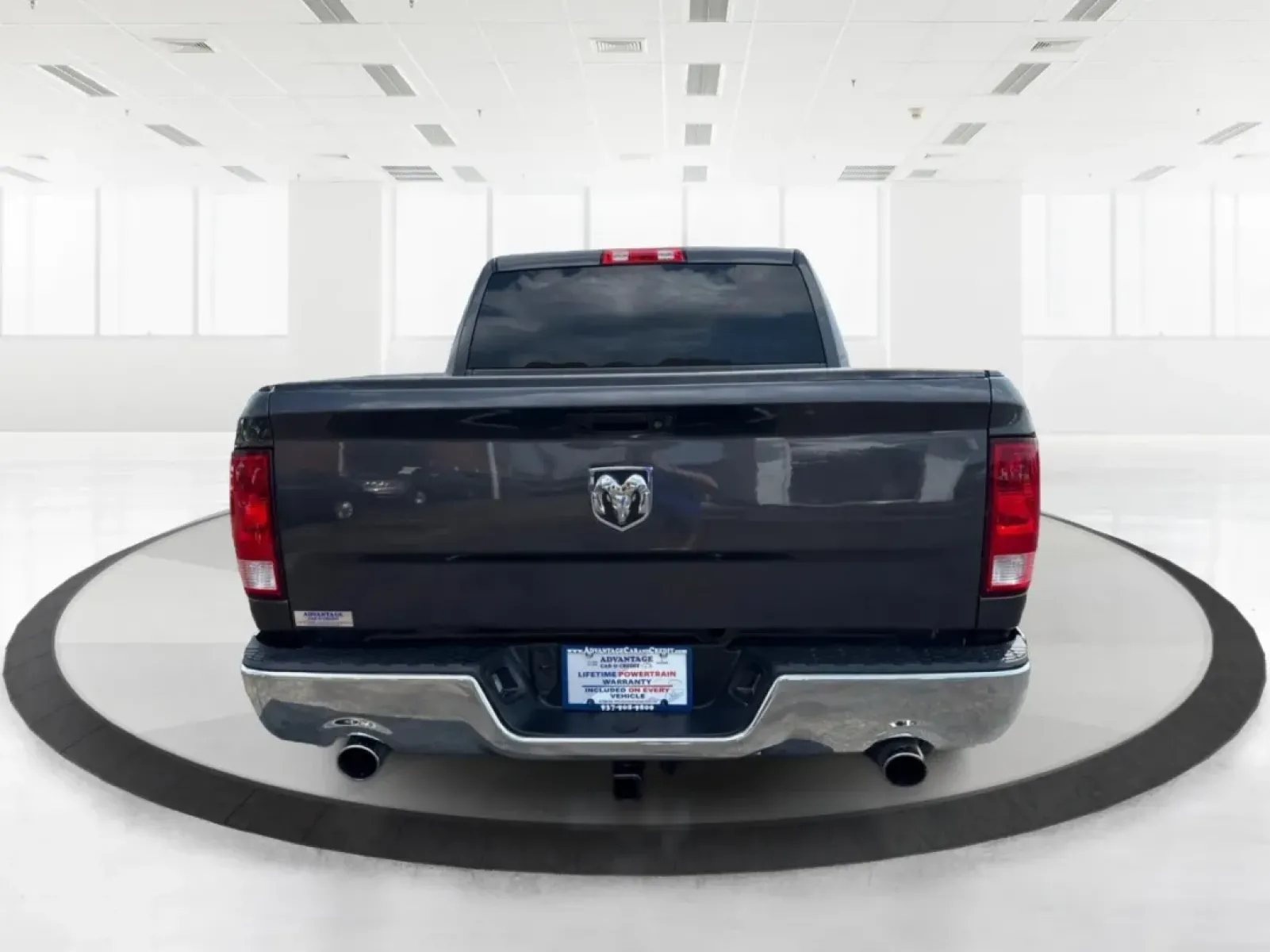 2017 Ram 1500 Express Crew Cab 4x4 5'7 Box (3C6RR7KTXHG) with an Other engine, located at 1230 East Main St, Xenia, OH, 45385, (937) 908-9800, 39.688026, -83.910172 - ### Unleash Your Adventurous Spirit with the 2017 Ram 1500 at Advantage Car and Credit - Xenia!<br /> <br /> Are you ready to elevate your driving experience? Whether you're tackling the daily commute, embarking on family road trips, or conquering weekend adventures, the 2017 Ram 1500 Express Crew C - Photo#3