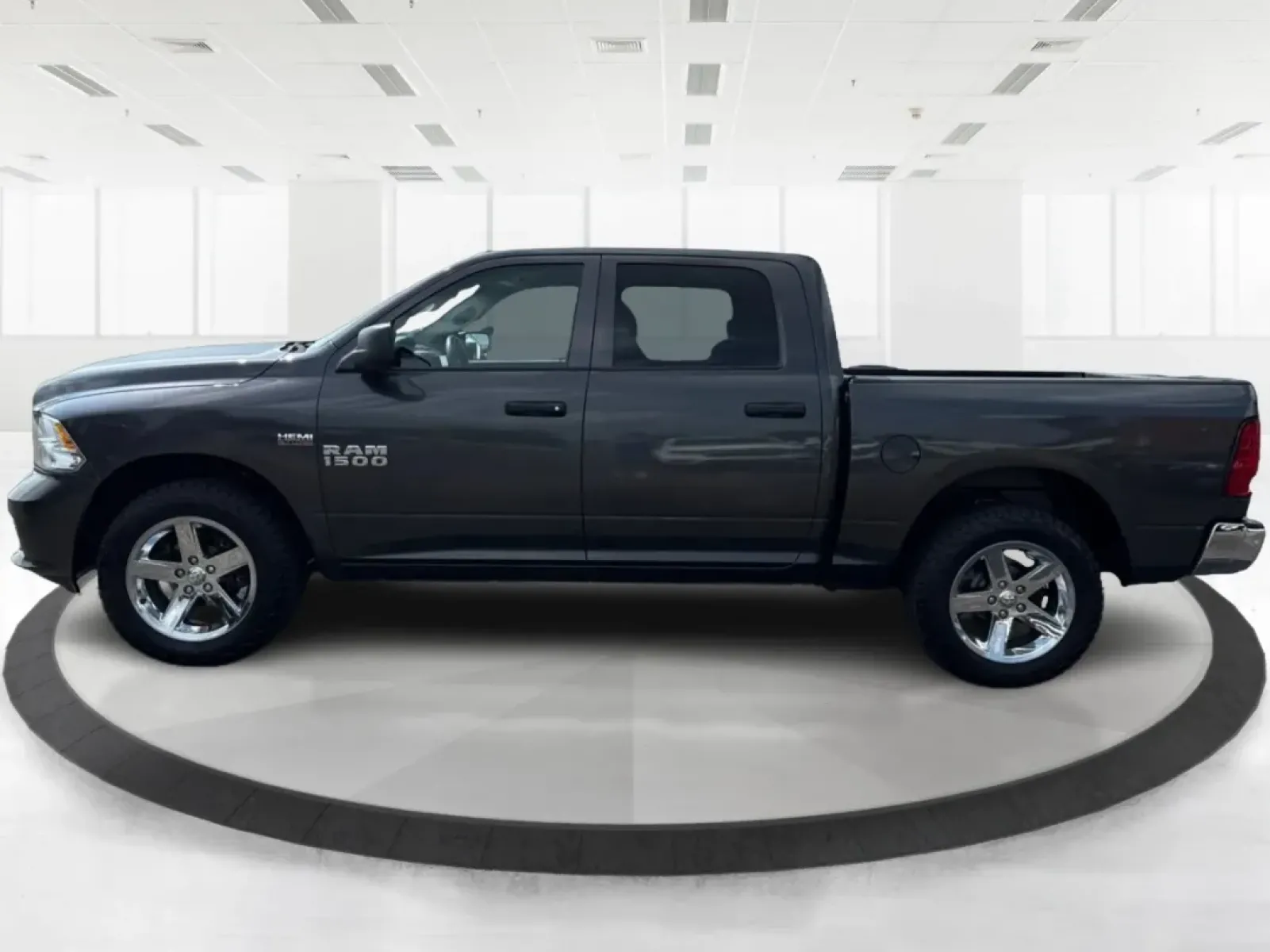 2017 Ram 1500 Express Crew Cab 4x4 5'7 Box (3C6RR7KTXHG) with an Other engine, located at 1230 East Main St, Xenia, OH, 45385, (937) 908-9800, 39.688026, -83.910172 - ### Unleash Your Adventurous Spirit with the 2017 Ram 1500 at Advantage Car and Credit - Xenia!<br /> <br /> Are you ready to elevate your driving experience? Whether you're tackling the daily commute, embarking on family road trips, or conquering weekend adventures, the 2017 Ram 1500 Express Crew C - Photo#5