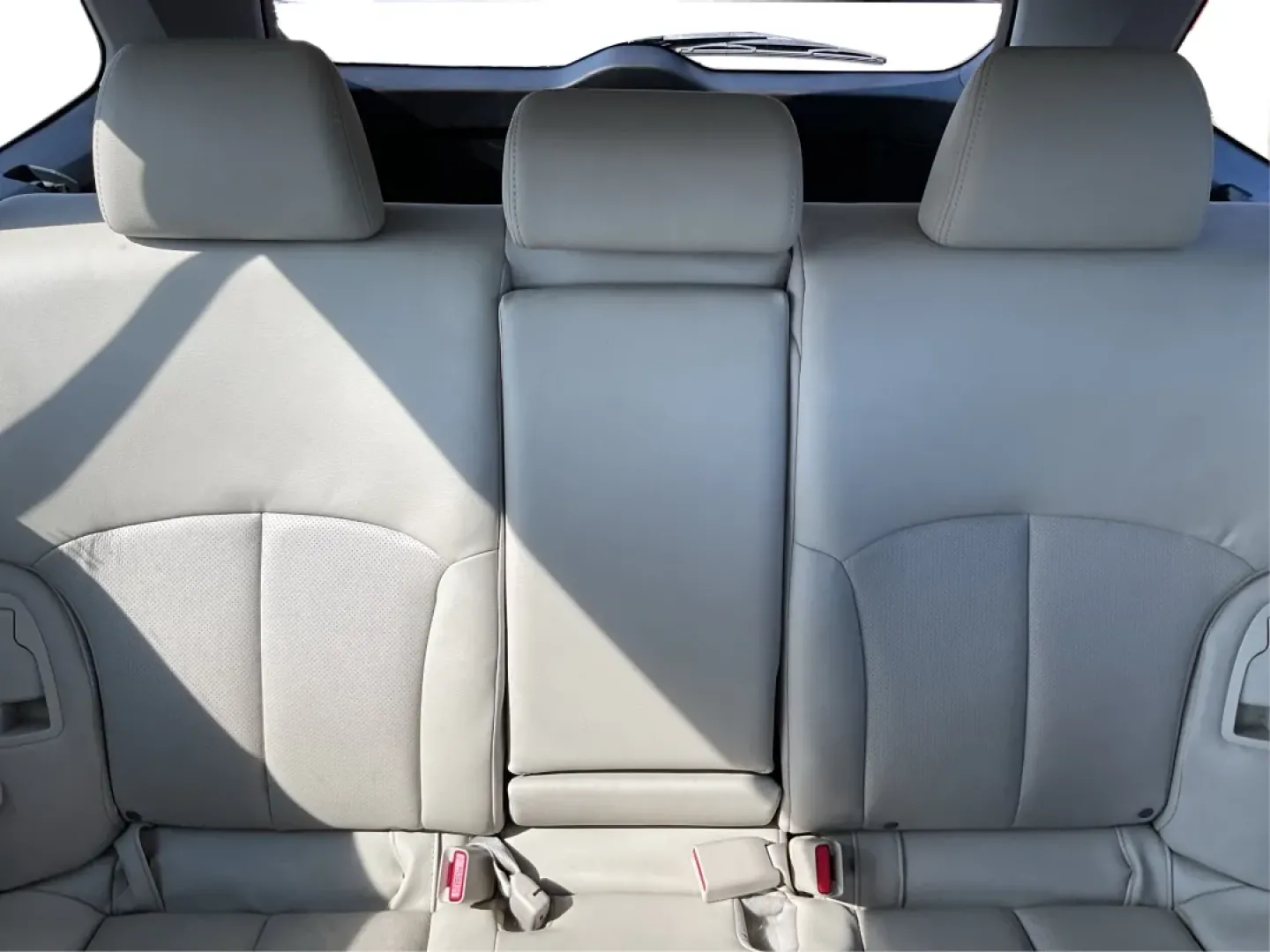 2013 Subaru Outback 2.5i Limited (4S4BRBKC0D3) with an 2.5L H-4 DOHC engine, located at 4508 South Dixie Dr, Moraine, OH, 45439, (937) 908-9800, 39.689976, -84.218452 - **Adventure Awaits with This 2013 Subaru Outback! Perfect for Weekend Getaways and Daily Commutes**<br /> <br /> Looking for a versatile vehicle that can handle everything from family road trips to daily commutes? Look no further than this 2013 Subaru Outback 2.5i Limited, now available at Advantage - Photo#13