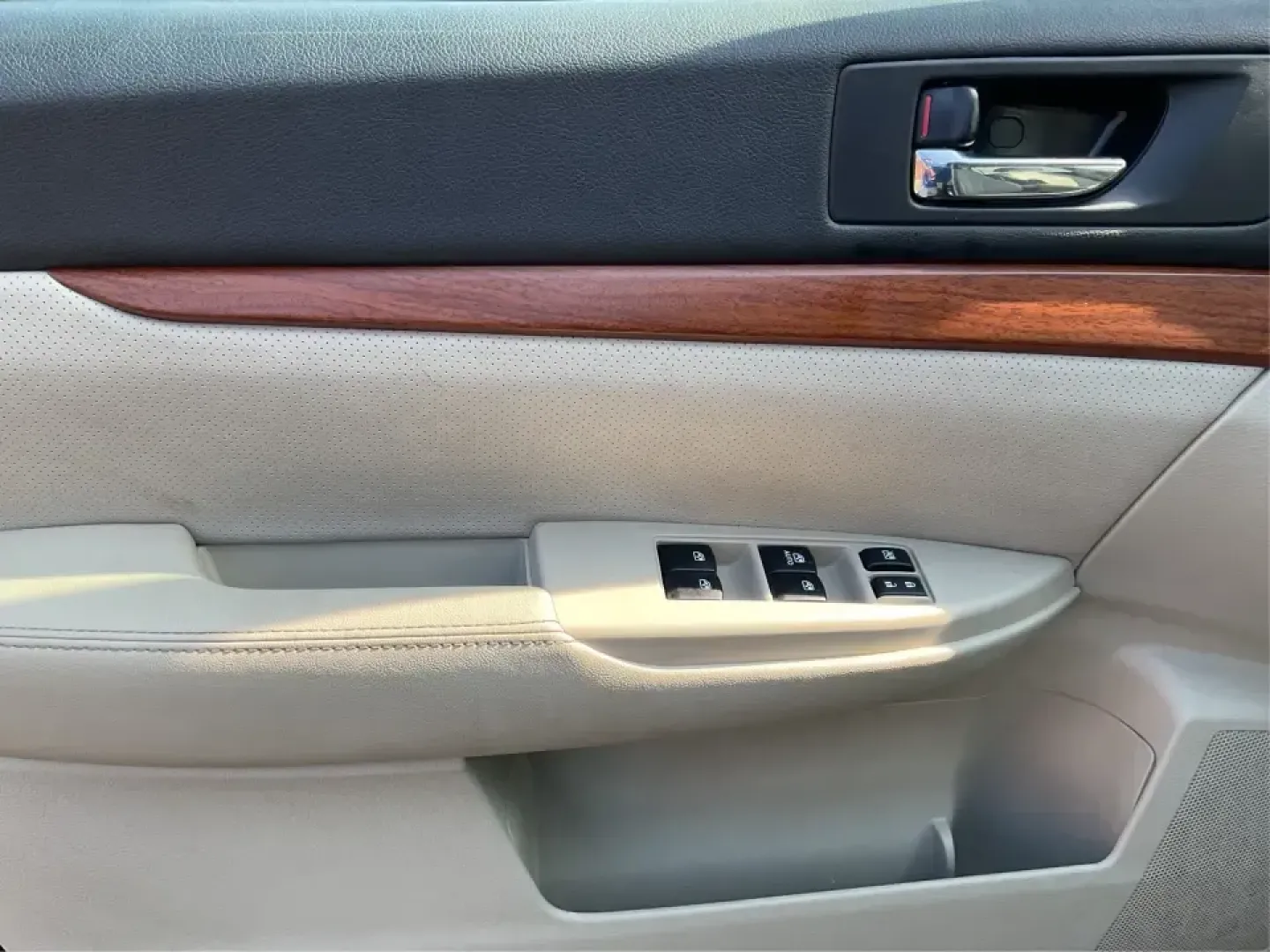 2013 Subaru Outback 2.5i Limited (4S4BRBKC0D3) with an 2.5L H-4 DOHC engine, Continuously Variable Transmission (CVT) transmission, located at 401 Woodman Dr, Riverside, OH, 45431, (937) 908-9800, 39.760899, -84.123421 - **Adventure Awaits with This 2013 Subaru Outback! Perfect for Weekend Getaways and Daily Commutes**<br /> <br /> Looking for a versatile vehicle that can handle everything from family road trips to daily commutes? Look no further than this 2013 Subaru Outback 2.5i Limited, now available at Advantage - Photo#17