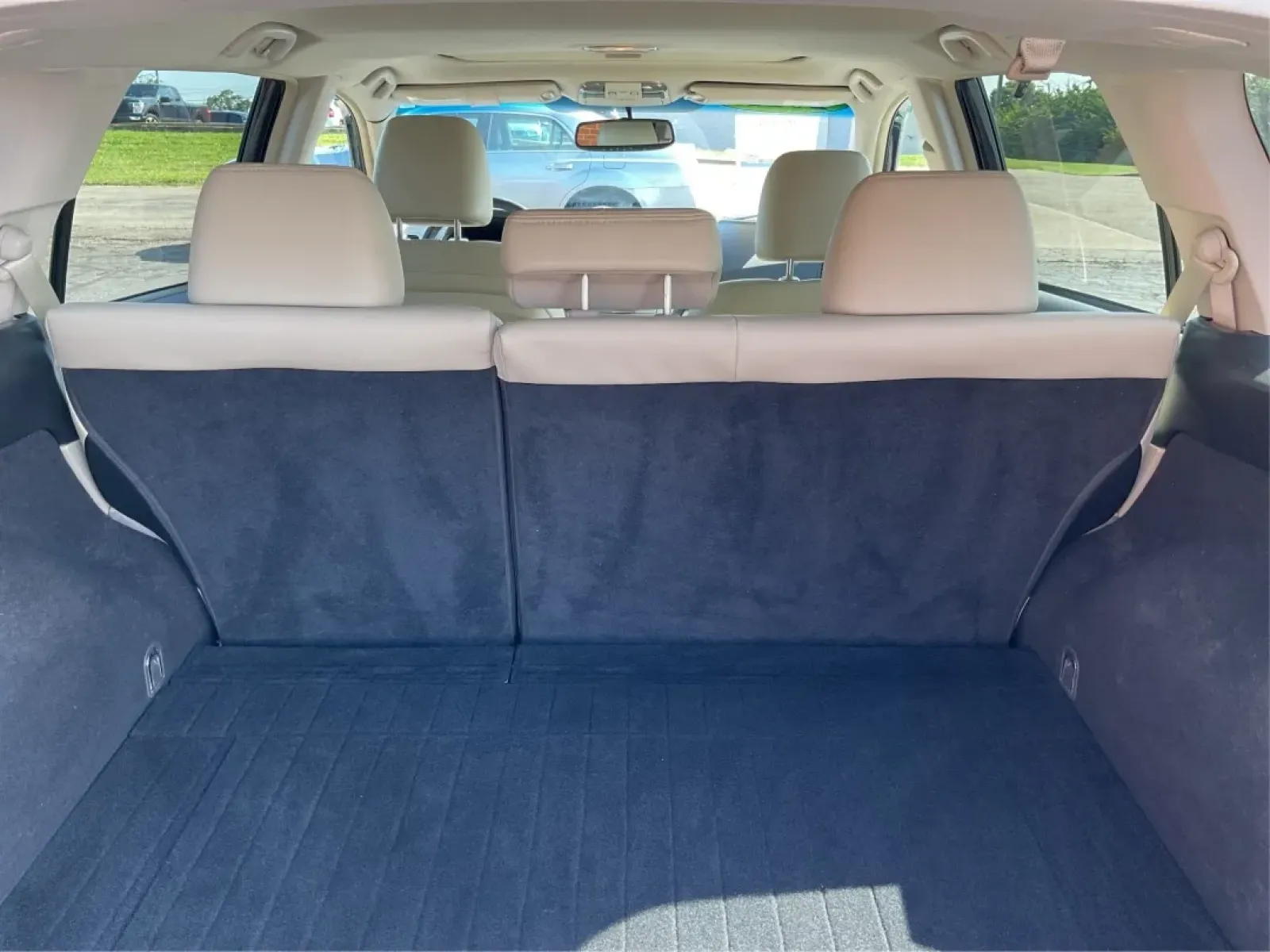 2013 Subaru Outback 2.5i Limited (4S4BRBKC0D3) with an 2.5L H-4 DOHC engine, located at 1230 East Main St, Xenia, OH, 45385, (937) 908-9800, 39.688026, -83.910172 - **Adventure Awaits with This 2013 Subaru Outback! Perfect for Weekend Getaways and Daily Commutes**<br /> <br /> Looking for a versatile vehicle that can handle everything from family road trips to daily commutes? Look no further than this 2013 Subaru Outback 2.5i Limited, now available at Advantage - Photo#11