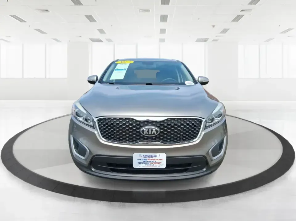 2017 Kia Sorento 2.4L L (5XYPG4A32HG) with an 2.4L I-4 gasoline direct injection engine, 6A transmission, located at 4508 South Dixie Dr, Moraine, OH, 45439, (937) 908-9800, 39.689976, -84.218452 - **Unleash Your Adventurous Spirit with this 2017 Kia Sorento at Advantage Car and Credit in Xenia, OH!**<br /> <br /> Are you ready to elevate your family adventures or conquer your daily commute? Look no further than the 2017 Kia Sorento, a versatile SUV that perfectly aligns with your lifestyle ne - Photo#7