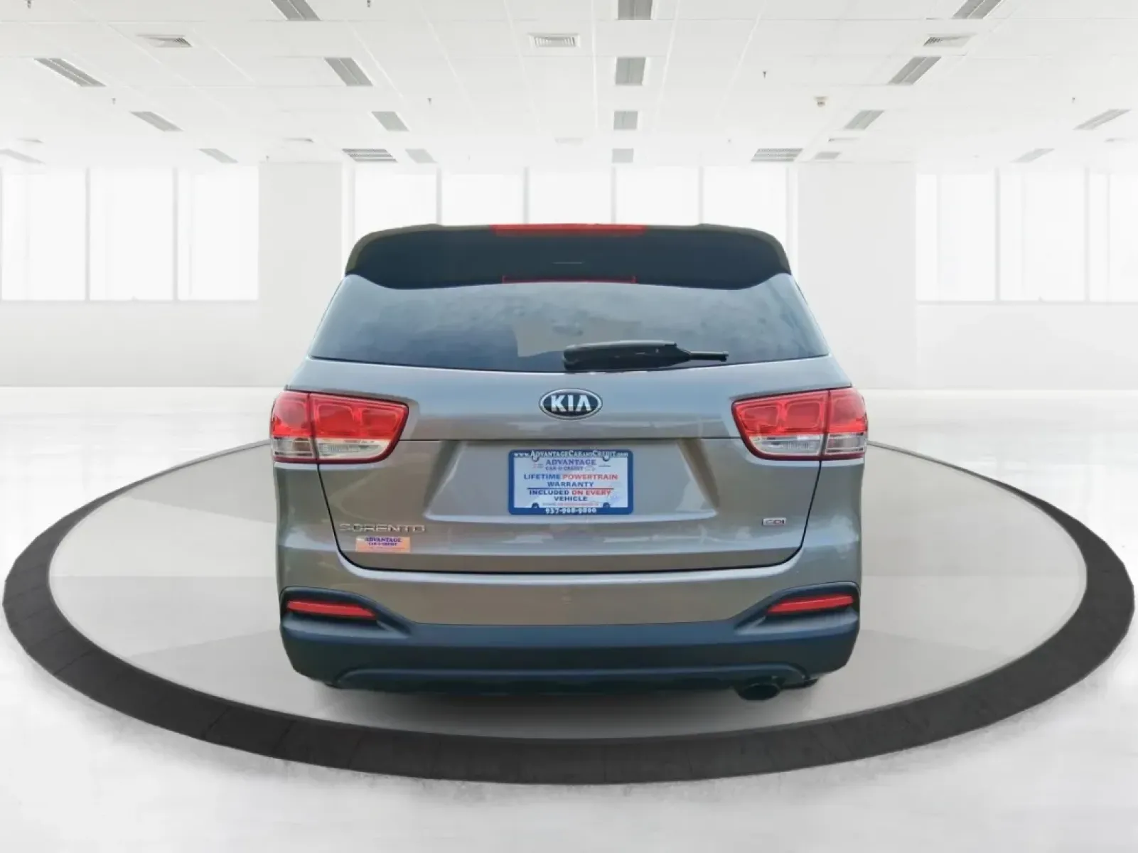 2017 Kia Sorento 2.4L L (5XYPG4A32HG) with an 2.4L I-4 gasoline direct injection engine, located at 1230 East Main St, Xenia, OH, 45385, (937) 908-9800, 39.688026, -83.910172 - **Unleash Your Adventurous Spirit with this 2017 Kia Sorento at Advantage Car and Credit in Xenia, OH!**<br /> <br /> Are you ready to elevate your family adventures or conquer your daily commute? Look no further than the 2017 Kia Sorento, a versatile SUV that perfectly aligns with your lifestyle ne - Photo#3