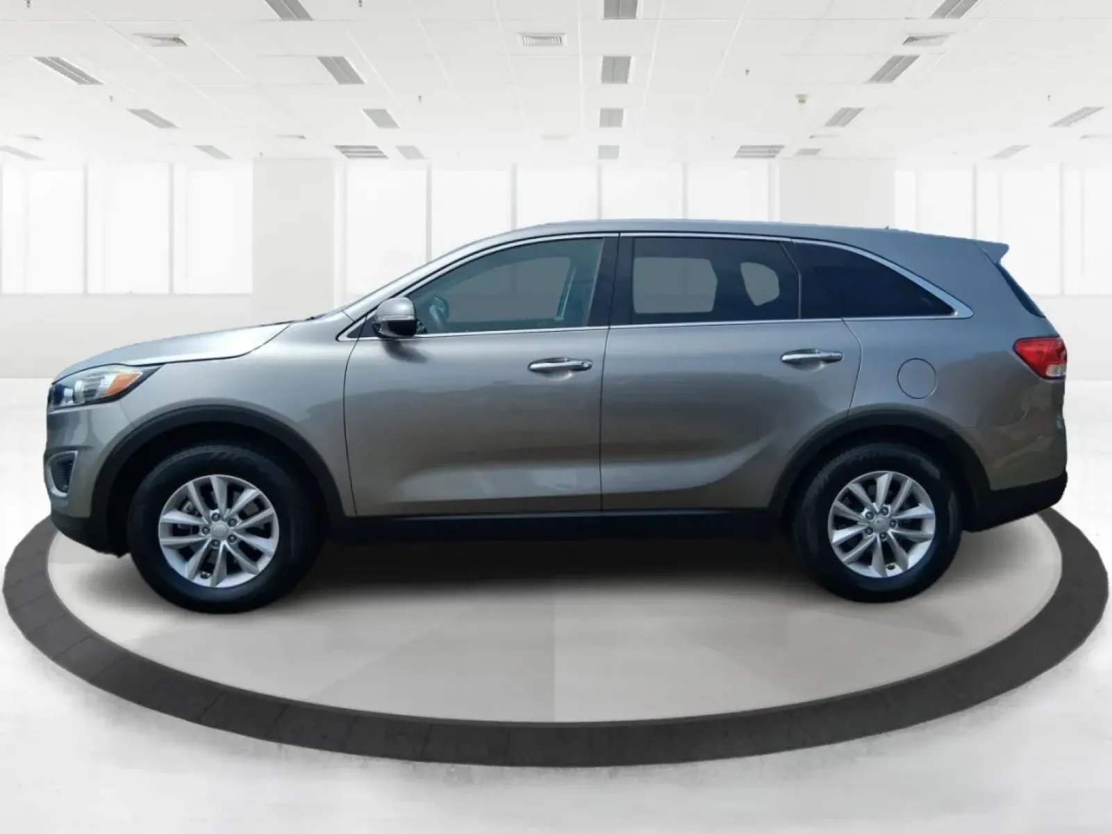 2017 Kia Sorento 2.4L L (5XYPG4A32HG) with an 2.4L I-4 gasoline direct injection engine, located at 1230 East Main St, Xenia, OH, 45385, (937) 908-9800, 39.688026, -83.910172 - **Unleash Your Adventurous Spirit with this 2017 Kia Sorento at Advantage Car and Credit in Xenia, OH!**<br /> <br /> Are you ready to elevate your family adventures or conquer your daily commute? Look no further than the 2017 Kia Sorento, a versatile SUV that perfectly aligns with your lifestyle ne - Photo#5
