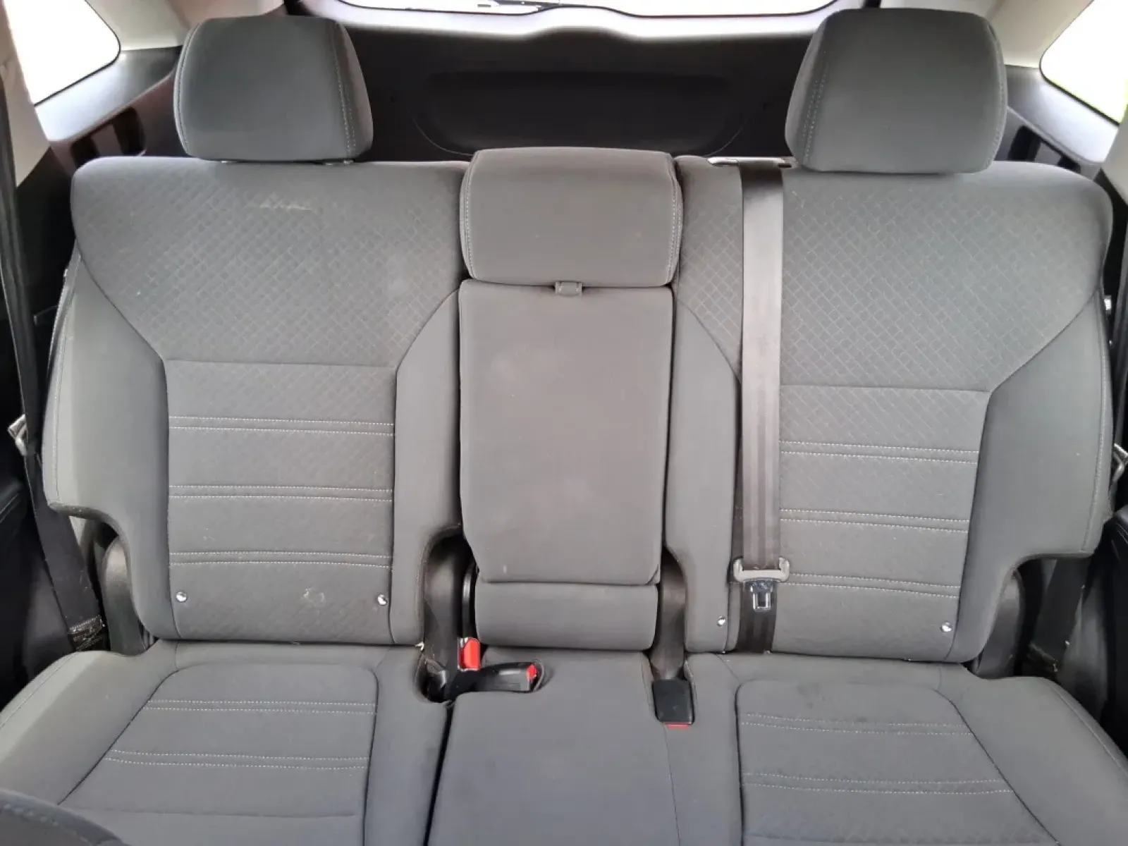 2017 Kia Sorento 2.4L L (5XYPG4A32HG) with an 2.4L I-4 gasoline direct injection engine, located at 1230 East Main St, Xenia, OH, 45385, (937) 908-9800, 39.688026, -83.910172 - **Unleash Your Adventurous Spirit with this 2017 Kia Sorento at Advantage Car and Credit in Xenia, OH!**<br /> <br /> Are you ready to elevate your family adventures or conquer your daily commute? Look no further than the 2017 Kia Sorento, a versatile SUV that perfectly aligns with your lifestyle ne - Photo#14