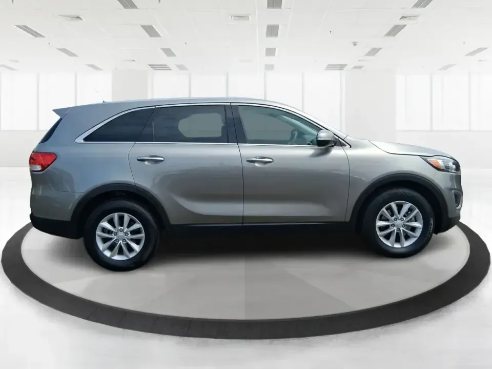 2017 Kia Sorento 2.4L L (5XYPG4A32HG) with an 2.4L I-4 gasoline direct injection engine, 6A transmission, located at 880 E. National Road, Vandalia, OH, 45377, (937) 908-9800, 39.891918, -84.183594 - **Unleash Your Adventurous Spirit with this 2017 Kia Sorento at Advantage Car and Credit in Xenia, OH!**<br /> <br /> Are you ready to elevate your family adventures or conquer your daily commute? Look no further than the 2017 Kia Sorento, a versatile SUV that perfectly aligns with your lifestyle ne - Photo#1