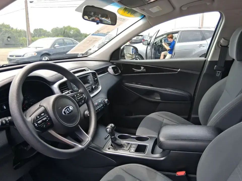 2017 Kia Sorento 2.4L L (5XYPG4A32HG) with an 2.4L I-4 gasoline direct injection engine, 6A transmission, located at 880 E. National Road, Vandalia, OH, 45377, (937) 908-9800, 39.891918, -84.183594 - **Unleash Your Adventurous Spirit with this 2017 Kia Sorento at Advantage Car and Credit in Xenia, OH!**<br /> <br /> Are you ready to elevate your family adventures or conquer your daily commute? Look no further than the 2017 Kia Sorento, a versatile SUV that perfectly aligns with your lifestyle ne - Photo#9