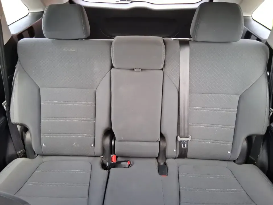 2017 Kia Sorento 2.4L L (5XYPG4A32HG) with an 2.4L I-4 gasoline direct injection engine, 6A transmission, located at 880 E. National Road, Vandalia, OH, 45377, (937) 908-9800, 39.891918, -84.183594 - **Unleash Your Adventurous Spirit with this 2017 Kia Sorento at Advantage Car and Credit in Xenia, OH!**<br /> <br /> Are you ready to elevate your family adventures or conquer your daily commute? Look no further than the 2017 Kia Sorento, a versatile SUV that perfectly aligns with your lifestyle ne - Photo#14