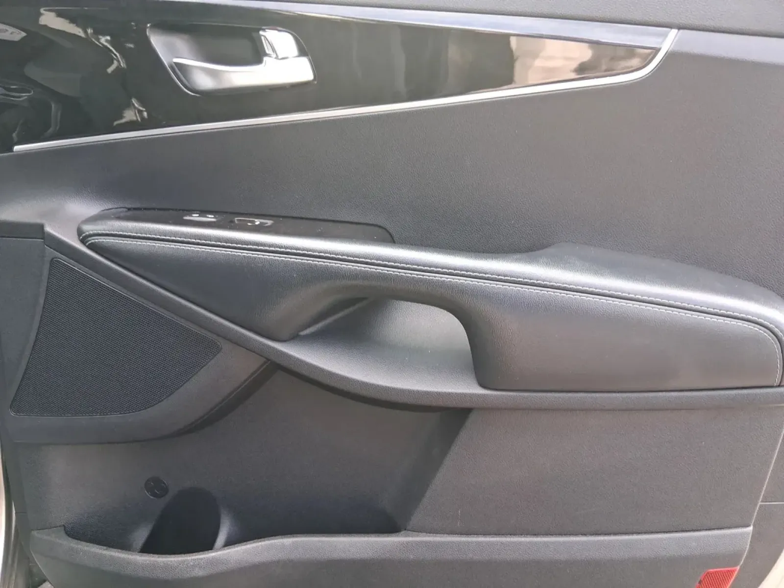 2017 Kia Sorento 2.4L L (5XYPG4A32HG) with an 2.4L I-4 gasoline direct injection engine, located at 1184 Kauffman Ave, Fairborn, OH, 45324, (937) 908-9800, 39.807072, -84.030914 - **Unleash Your Adventurous Spirit with this 2017 Kia Sorento at Advantage Car and Credit in Xenia, OH!**<br /> <br /> Are you ready to elevate your family adventures or conquer your daily commute? Look no further than the 2017 Kia Sorento, a versatile SUV that perfectly aligns with your lifestyle ne - Photo#18