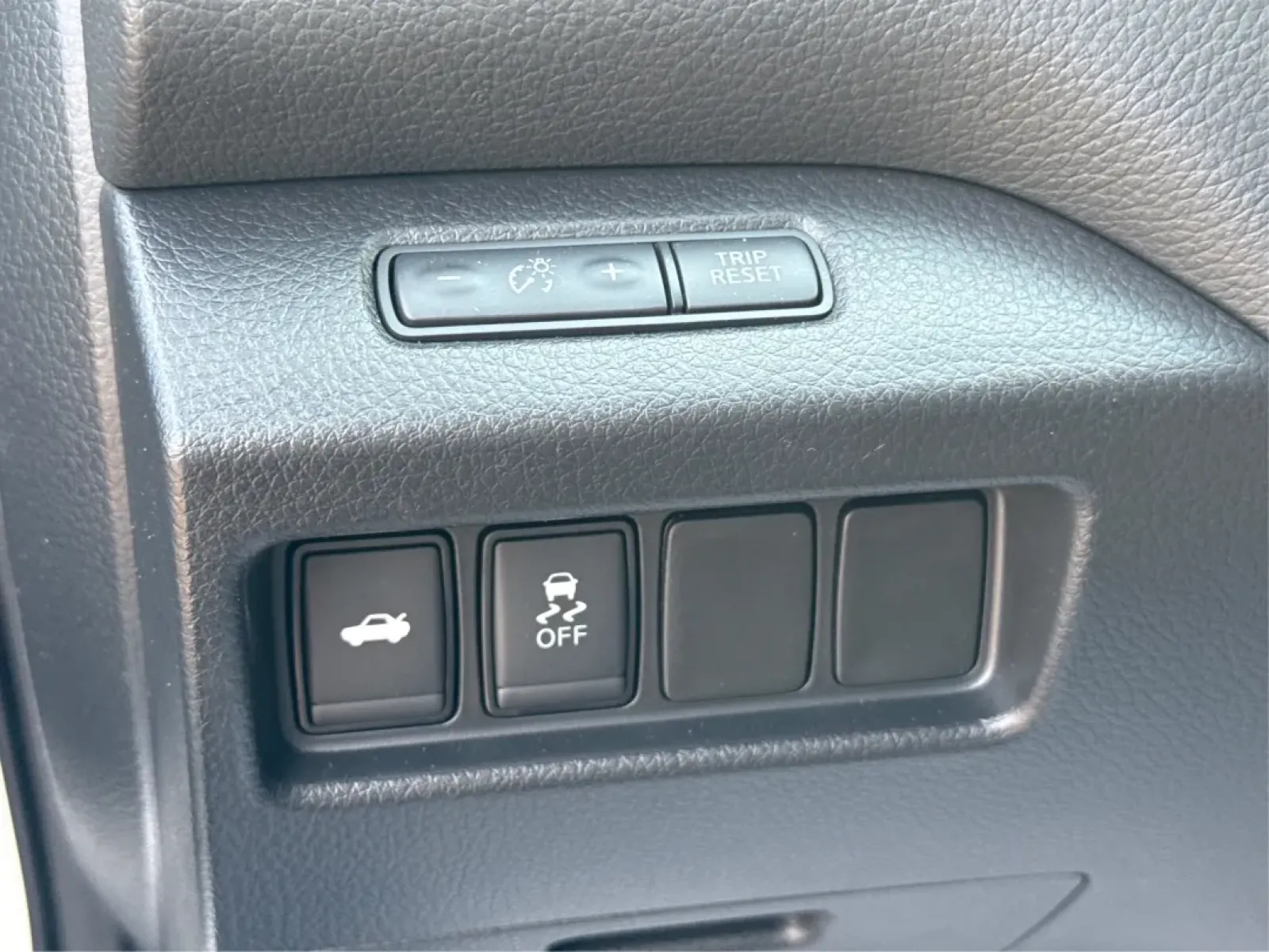 2018 Nissan Altima 2.5 S (1N4AL3AP5JC) with an 2.5L I-4 DOHC engine, located at 1230 East Main St, Xenia, OH, 45385, (937) 908-9800, 39.688026, -83.910172 - Are you searching for a reliable sedan that combines comfort, affordability, and style? Look no further than this 2018 Nissan Altima 2.5 S, available now at Advantage Car and Credit in Fairborn, OH. Perfect for commuting to work or making family outings more enjoyable, this sleek vehicle is designed - Photo#17