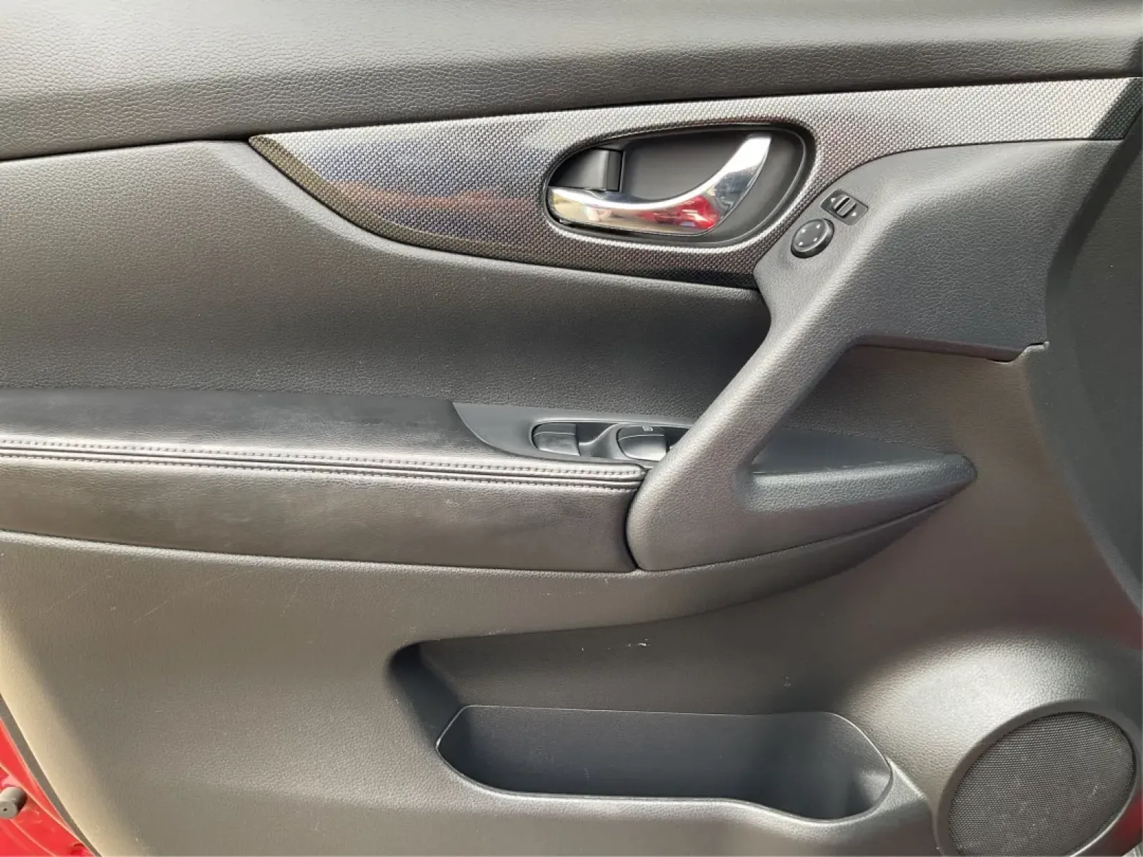 2014 Nissan Rogue SL (5N1AT2MV9EC) with an 2.5L I-4 DOHC engine, located at 1184 Kauffman Ave, Fairborn, OH, 45324, (937) 908-9800, 39.807072, -84.030914 - **Unleash Adventure with This 2014 Nissan Rogue SL Ideal for Your Active Lifestyle!**<br /> <br /> Are you ready to elevate your family adventures or weekend getaways? The 2014 Nissan Rogue SL is the perfect companion for anyone looking to blend functionality with style. With a spacious interior an - Photo#18