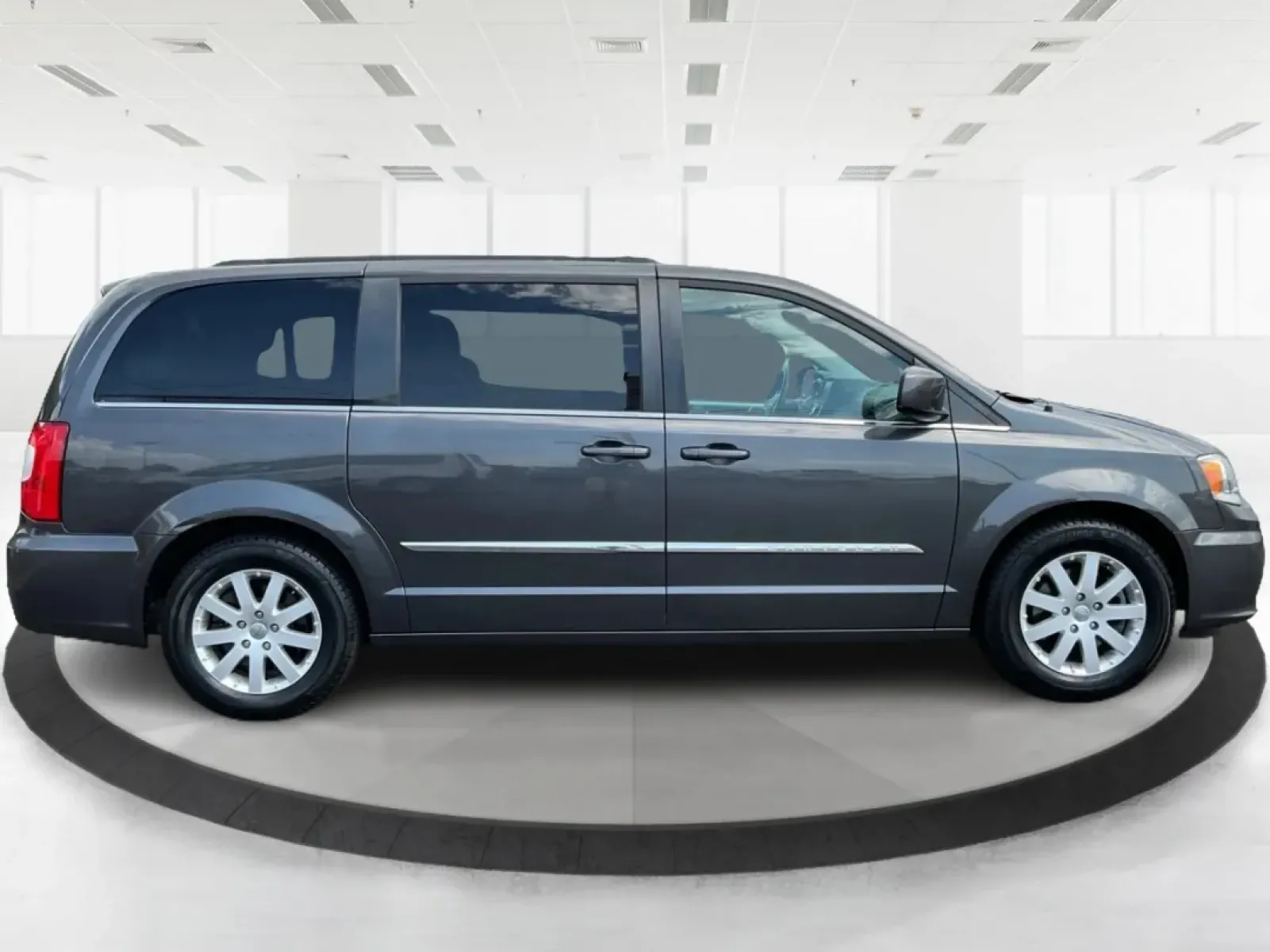 2016 Chrysler Town and Country Touring (2C4RC1BGXGR) with an Pentastar 3.6L V-6 DOHC engine, located at 1230 East Main St, Xenia, OH, 45385, (937) 908-9800, 39.688026, -83.910172 - **Discover Your Next Adventure with the 2016 Chrysler Town and Country Touring at Advantage Car and Credit Xenia!**<br /> <br /> If you're a growing family in Xenia, OH, seeking the perfect blend of comfort, space, and modern conveniences, look no further than the 2016 Chrysler Town and Country - Photo#1