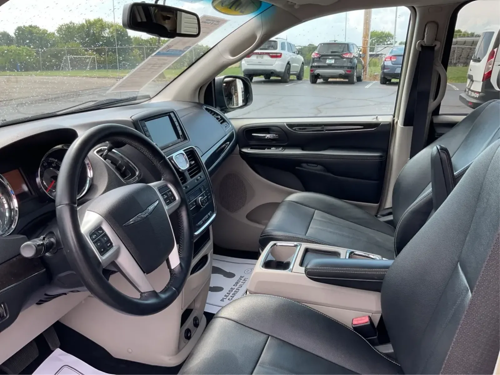 2016 Chrysler Town and Country Touring (2C4RC1BGXGR) with an Pentastar 3.6L V-6 DOHC engine, located at 1230 East Main St, Xenia, OH, 45385, (937) 908-9800, 39.688026, -83.910172 - **Discover Your Next Adventure with the 2016 Chrysler Town and Country Touring at Advantage Car and Credit Xenia!**<br /> <br /> If you're a growing family in Xenia, OH, seeking the perfect blend of comfort, space, and modern conveniences, look no further than the 2016 Chrysler Town and Country - Photo#9