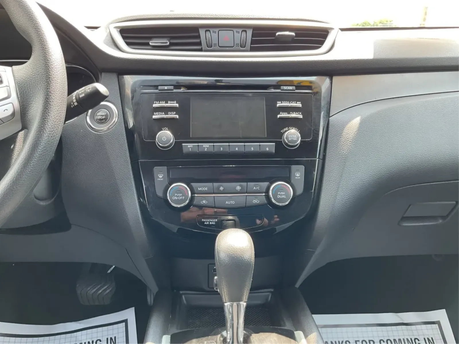 2015 Nissan Rogue SV (5N1AT2MV3FC) with an 2.5L I-4 DOHC engine, located at 1230 East Main St, Xenia, OH, 45385, (937) 908-9800, 39.688026, -83.910172 - Experience adventure and comfort on the road with this 2015 Nissan Rogue SV, available now at **Advantage Car and Credit - Xenia**! Whether you're embarking on a weekend getaway or navigating the hustle and bustle of daily commutes, this versatile SUV is designed to meet your lifestyle needs. With i - Photo#13