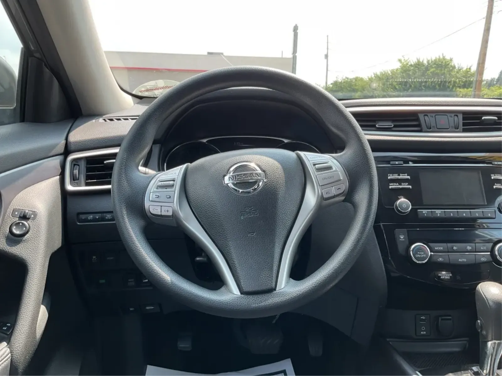 2015 Nissan Rogue SV (5N1AT2MV3FC) with an 2.5L I-4 DOHC engine, located at 1230 East Main St, Xenia, OH, 45385, (937) 908-9800, 39.688026, -83.910172 - Experience adventure and comfort on the road with this 2015 Nissan Rogue SV, available now at **Advantage Car and Credit - Xenia**! Whether you're embarking on a weekend getaway or navigating the hustle and bustle of daily commutes, this versatile SUV is designed to meet your lifestyle needs. With i - Photo#16