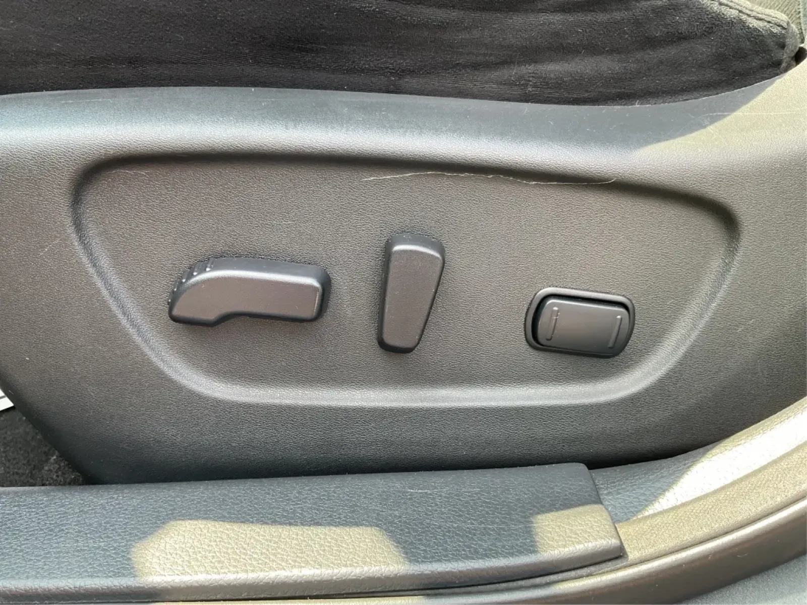 2015 Nissan Rogue SV (5N1AT2MV3FC) with an 2.5L I-4 DOHC engine, located at 1230 East Main St, Xenia, OH, 45385, (937) 908-9800, 39.688026, -83.910172 - Experience adventure and comfort on the road with this 2015 Nissan Rogue SV, available now at **Advantage Car and Credit - Xenia**! Whether you're embarking on a weekend getaway or navigating the hustle and bustle of daily commutes, this versatile SUV is designed to meet your lifestyle needs. With i - Photo#17